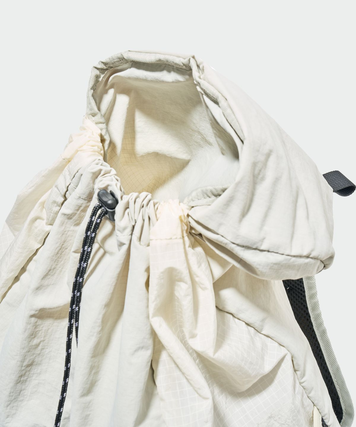 이코르(ECORR) AERIK 카라비너 백팩 : 2 COLORS
