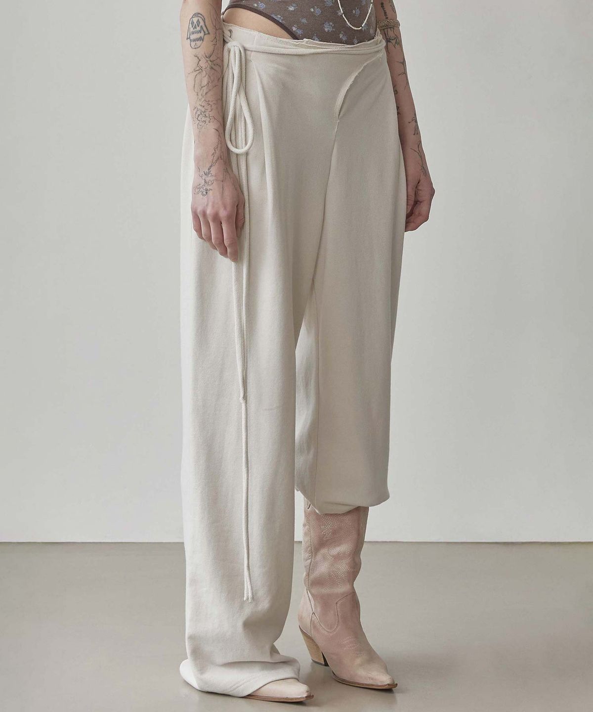 스컬프터(SCULPTOR) Wrap Sweatpants Dirty White