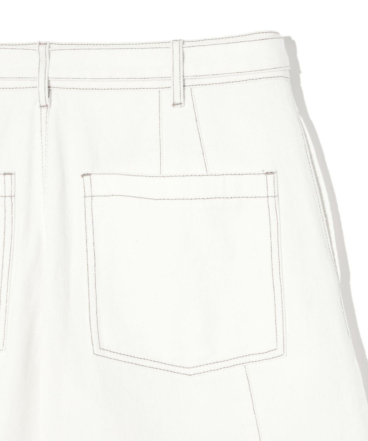 이에이(IEY) BELTED DENIM BERMUDA Off White
