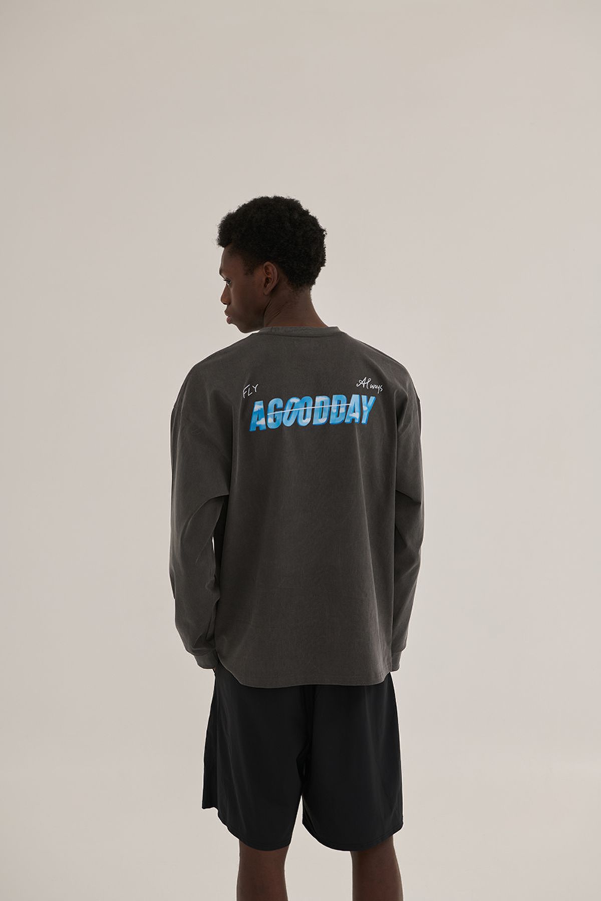 어굿데이(AGOODDAY) MINTIA CLOUD TSHIRT (CHARCOAL)