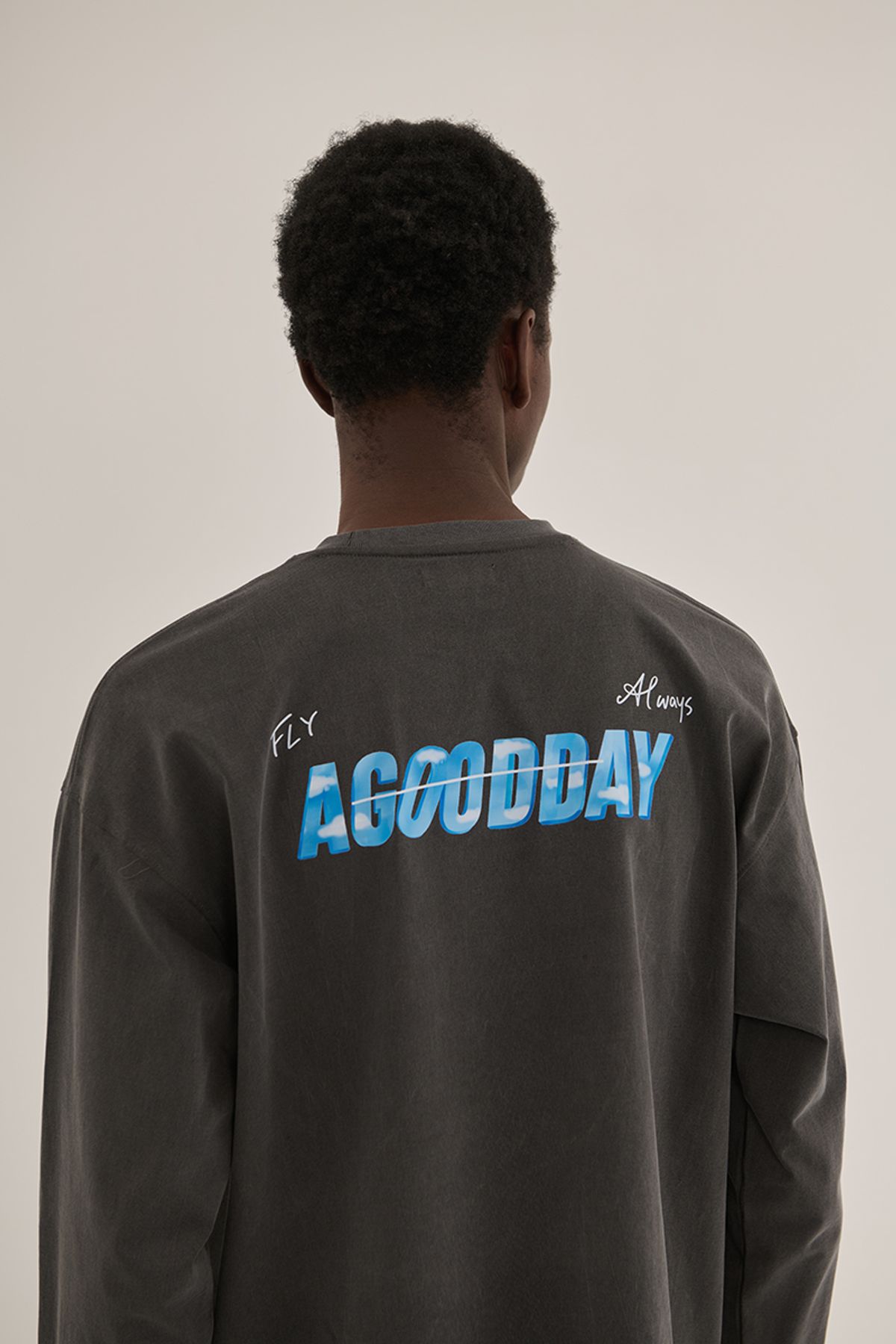 어굿데이(AGOODDAY) MINTIA CLOUD TSHIRT (CHARCOAL)