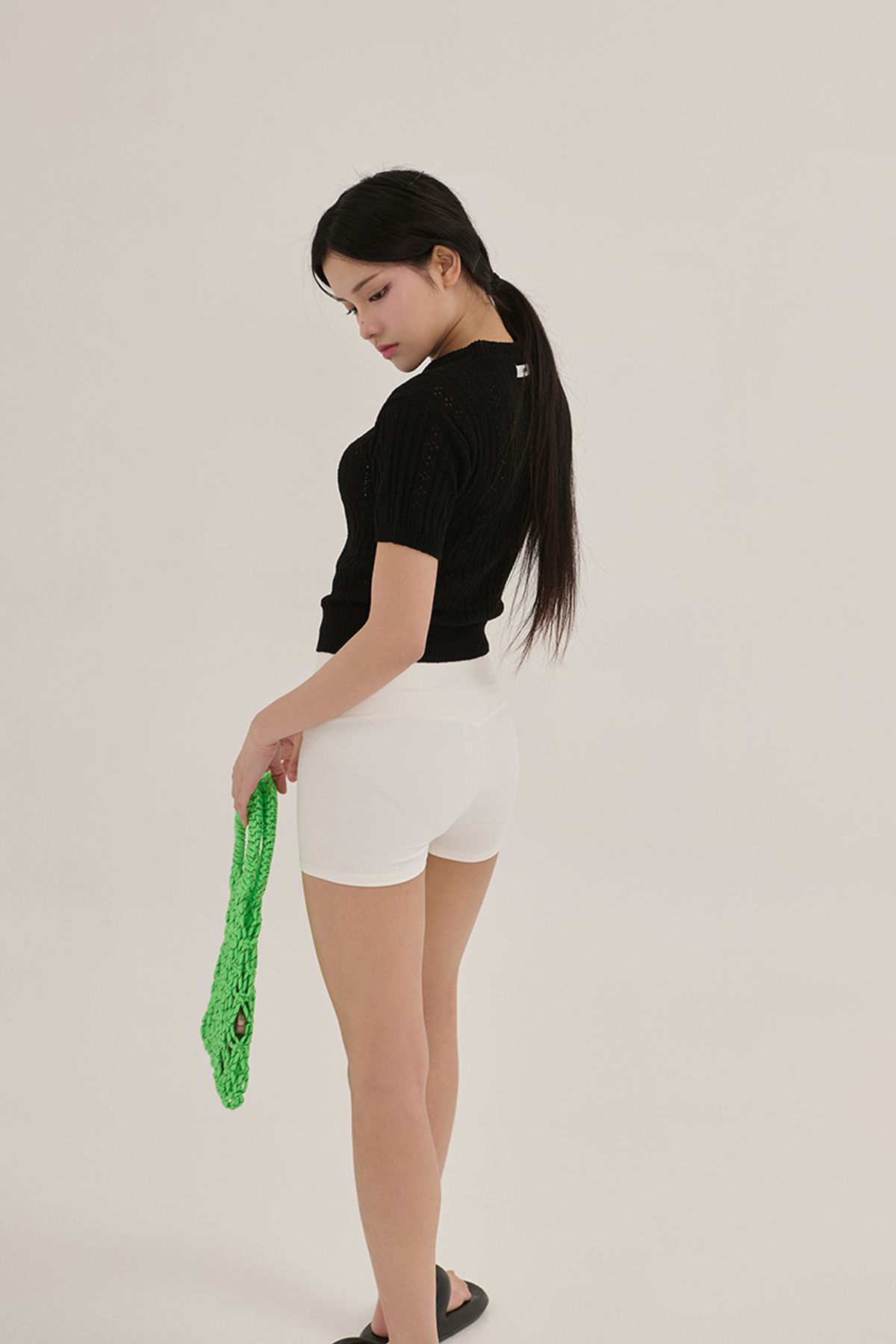어굿데이(AGOODDAY) LINNEN BOUCLE ROUND KNIT (BLACK)