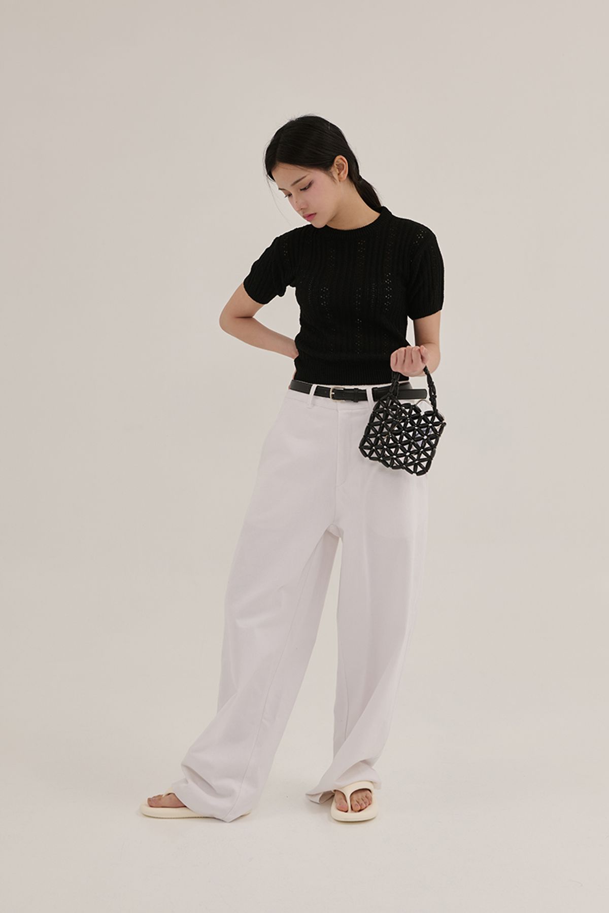 어굿데이(AGOODDAY) LINNEN BOUCLE ROUND KNIT (BLACK)
