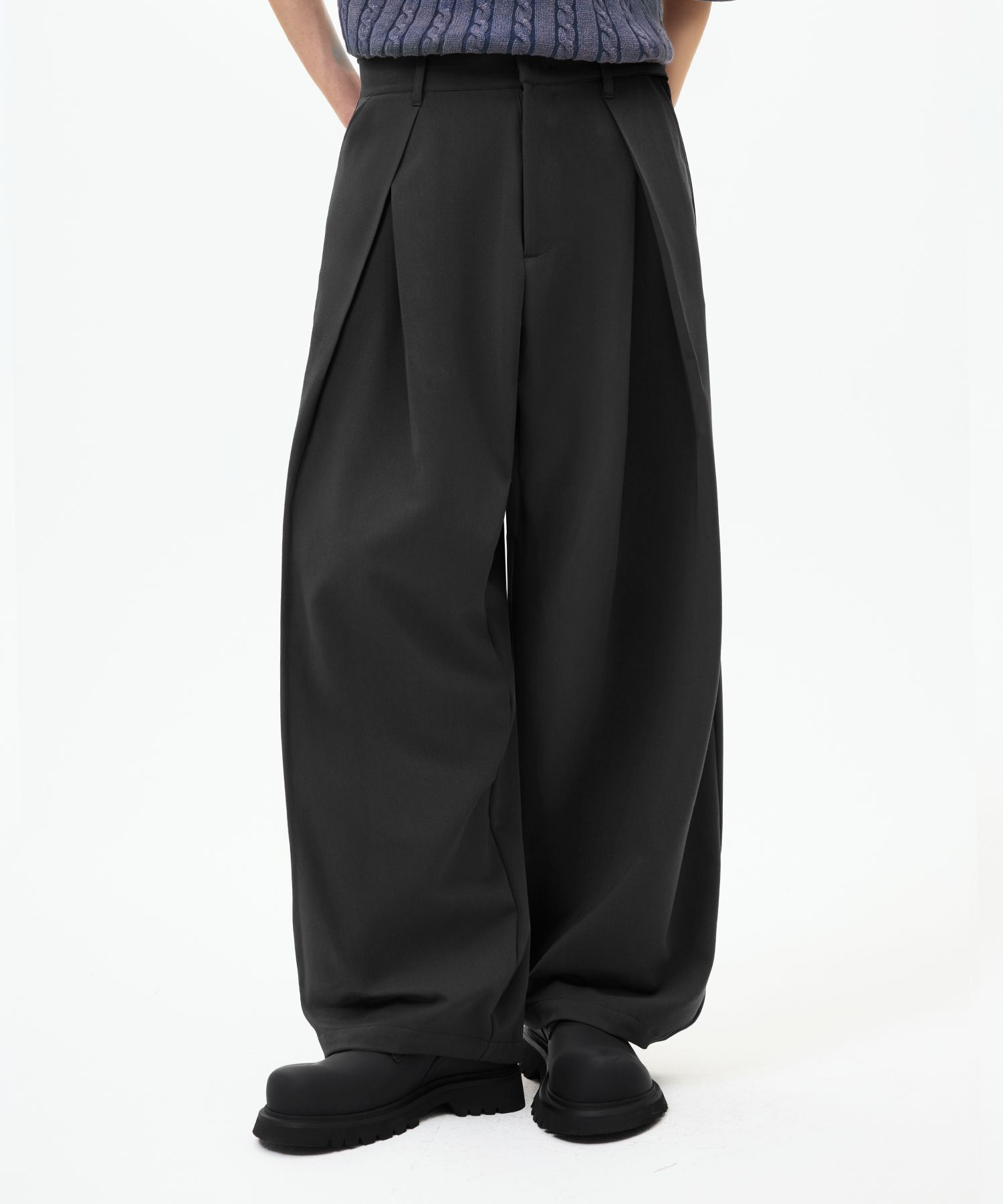 MUSINSA | TRILLION Front V-Tuck Wide Slacks [Black]