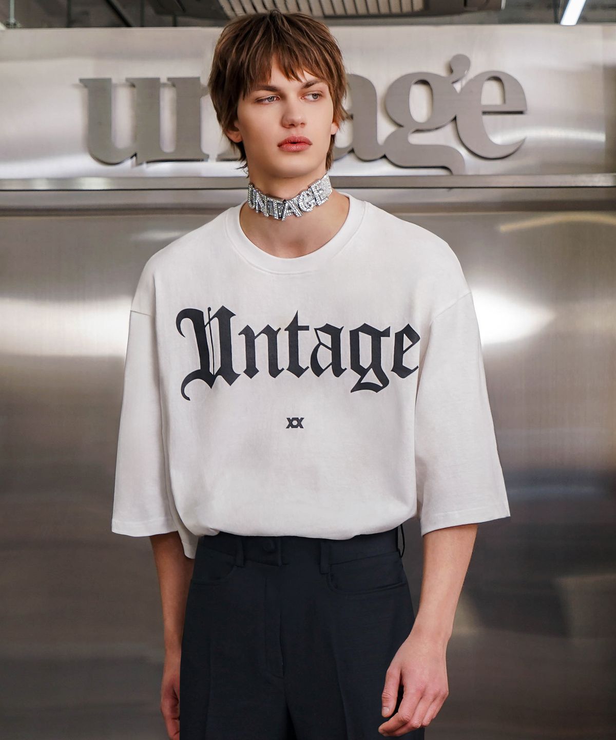 언티지(UNTAGE) 로고 프린트 케이프 반팔 티셔츠[White(UNISEX)]_UTT-ST35