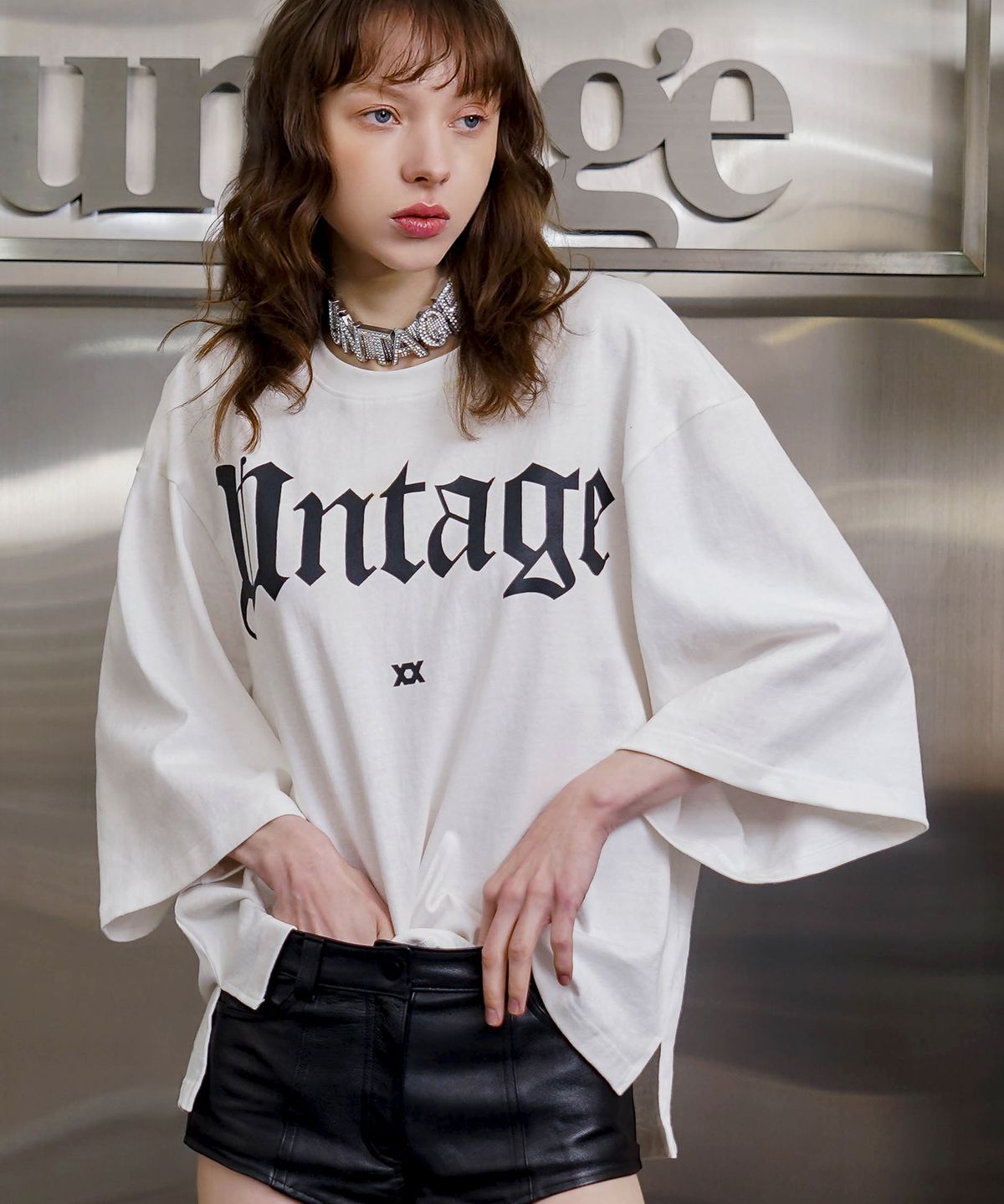 언티지(UNTAGE) 로고 프린트 케이프 반팔 티셔츠[White(UNISEX)]_UTT-ST35