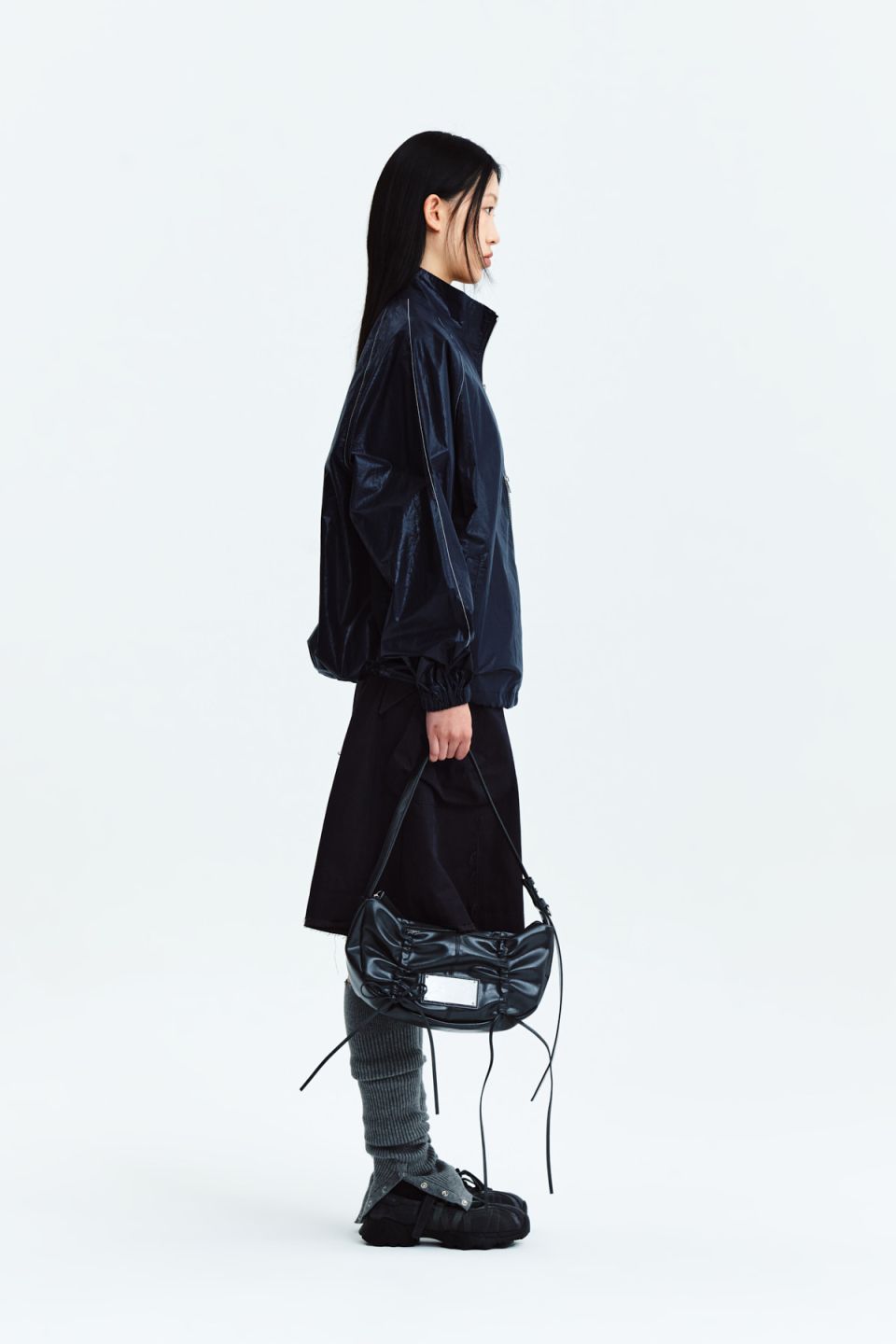 MUSINSA公式 | MATIN KIM HALF SHIRRING RIBBON ROUND BAG IN BLACK