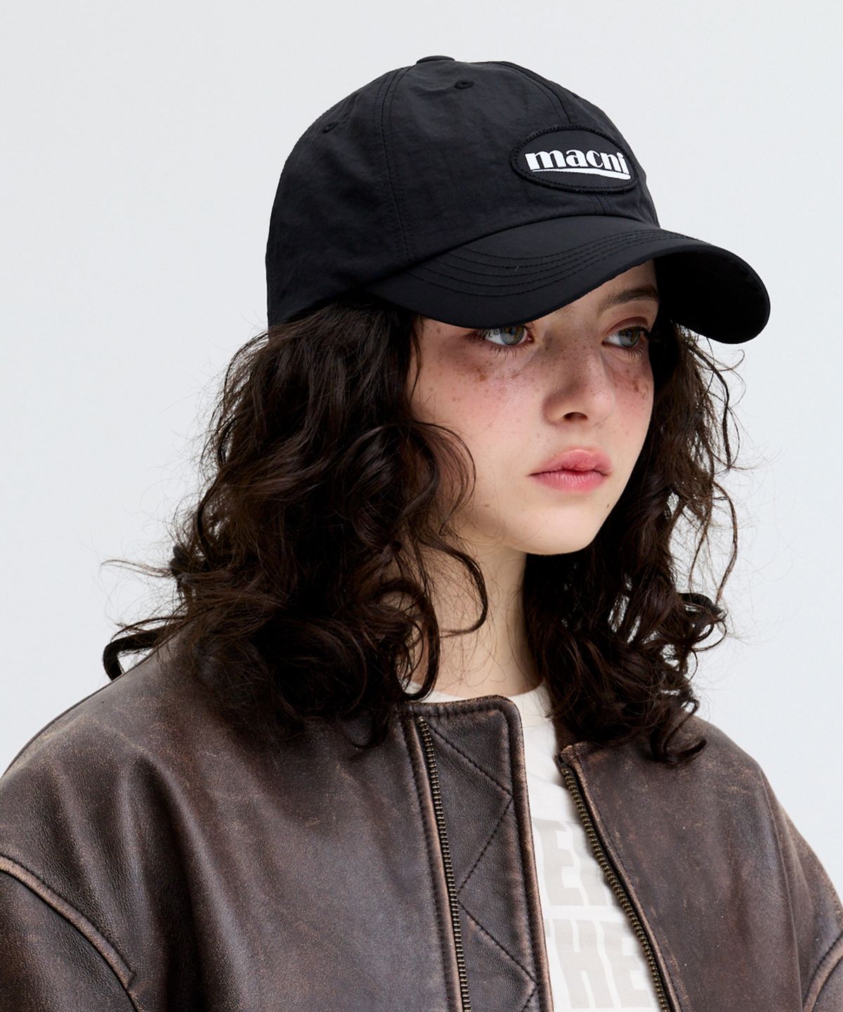 마크니(MACNI) LOGO PATCH NYLON DEEP CAP BLACK