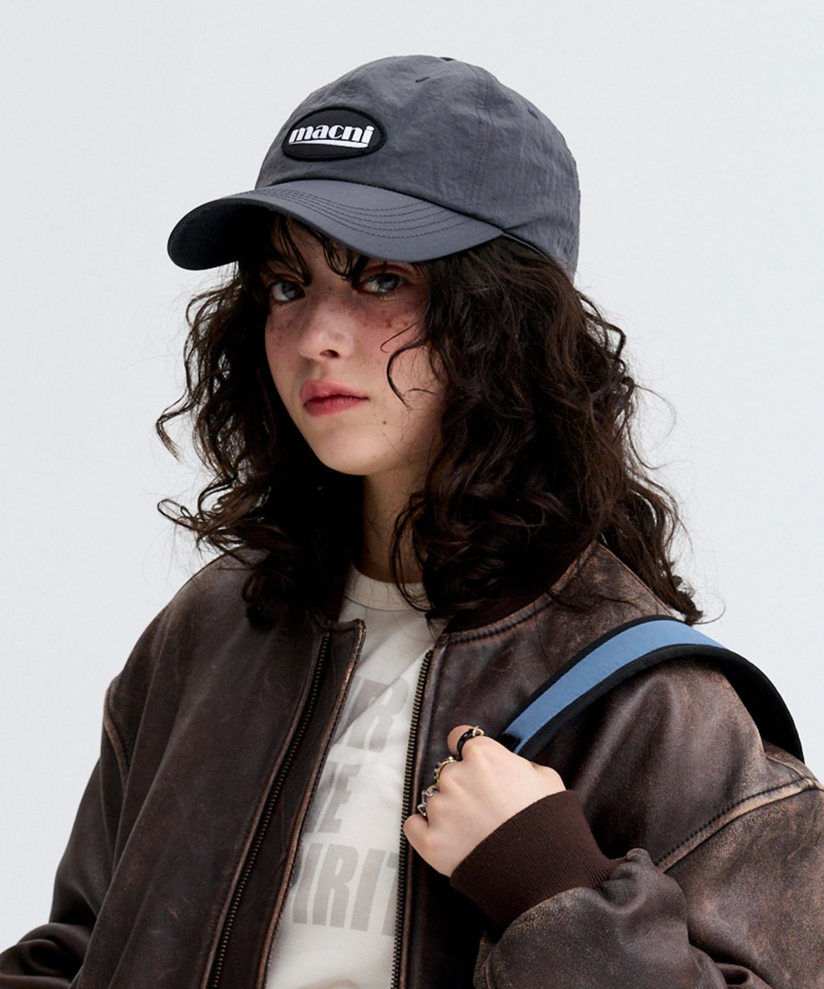 마크니(MACNI) LOGO PATCH NYLON DEEP CAP CHARCOAL