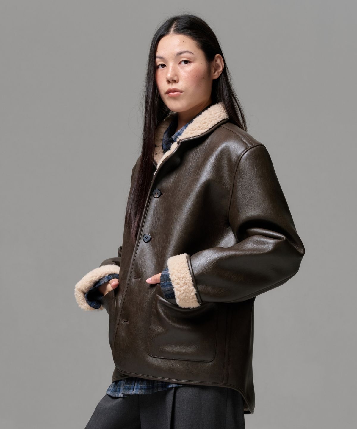 이알에이(ERA) WOMEN CLASSIC FAUX SHEARLING JACKET - BROWN