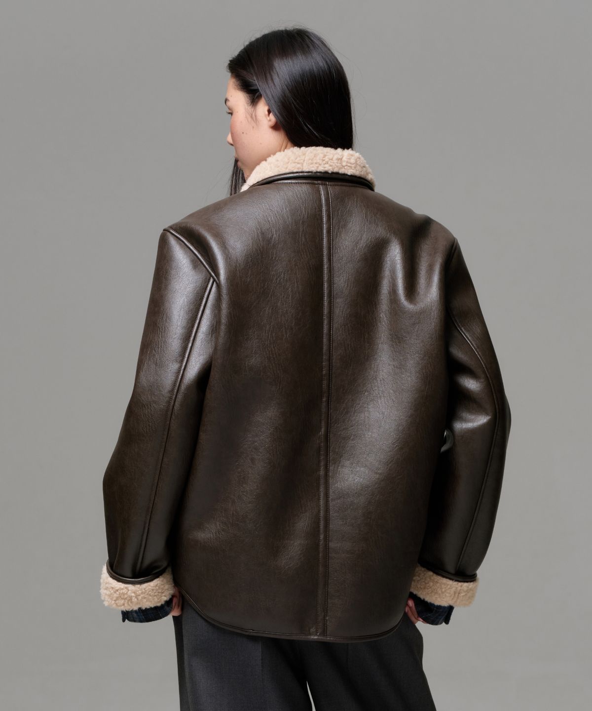 이알에이(ERA) WOMEN CLASSIC FAUX SHEARLING JACKET - BROWN
