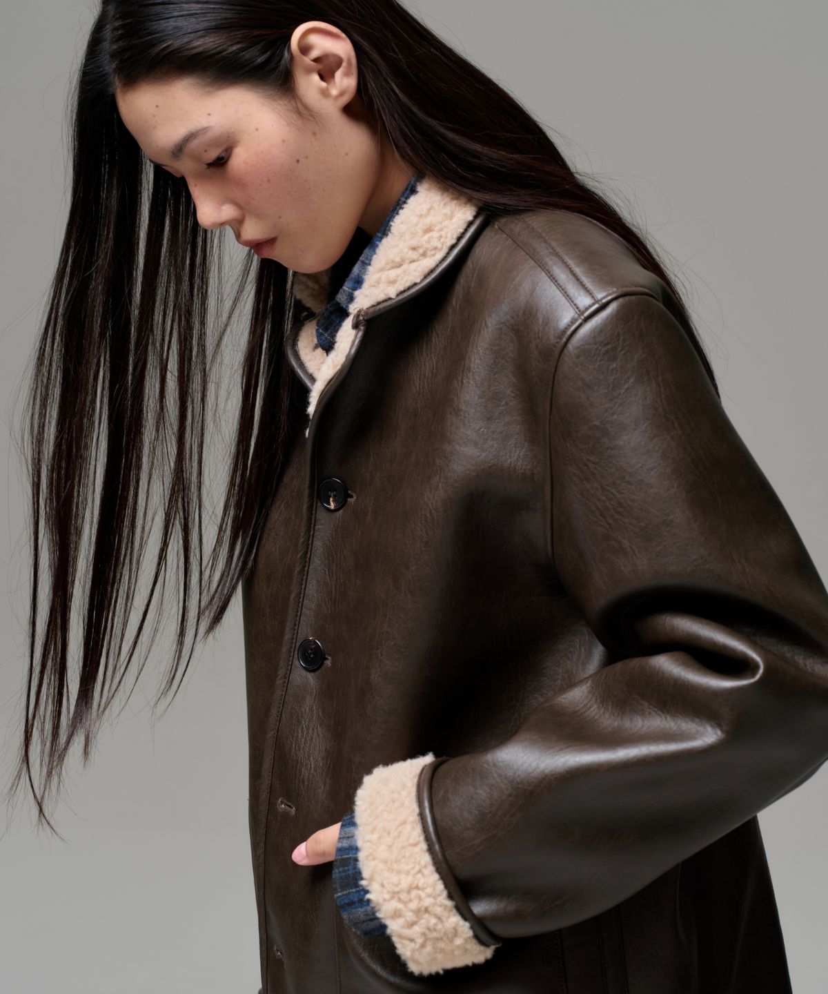 이알에이(ERA) WOMEN CLASSIC FAUX SHEARLING JACKET - BROWN