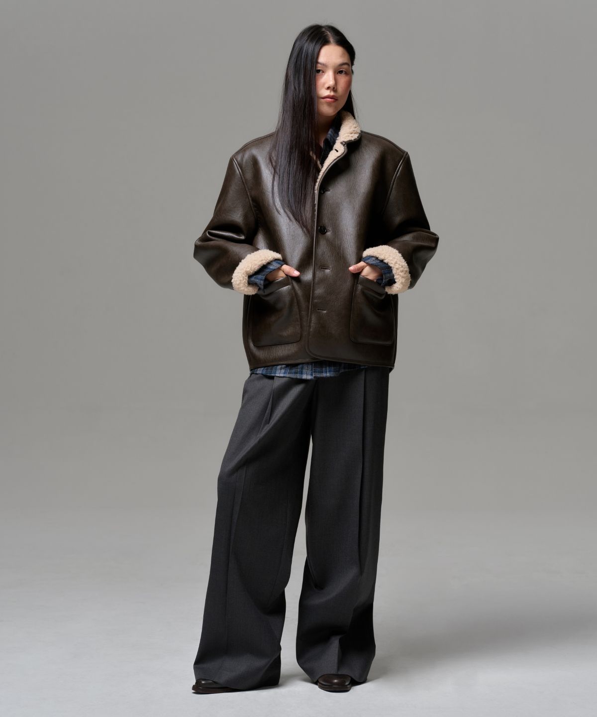 이알에이(ERA) WOMEN CLASSIC FAUX SHEARLING JACKET - BROWN