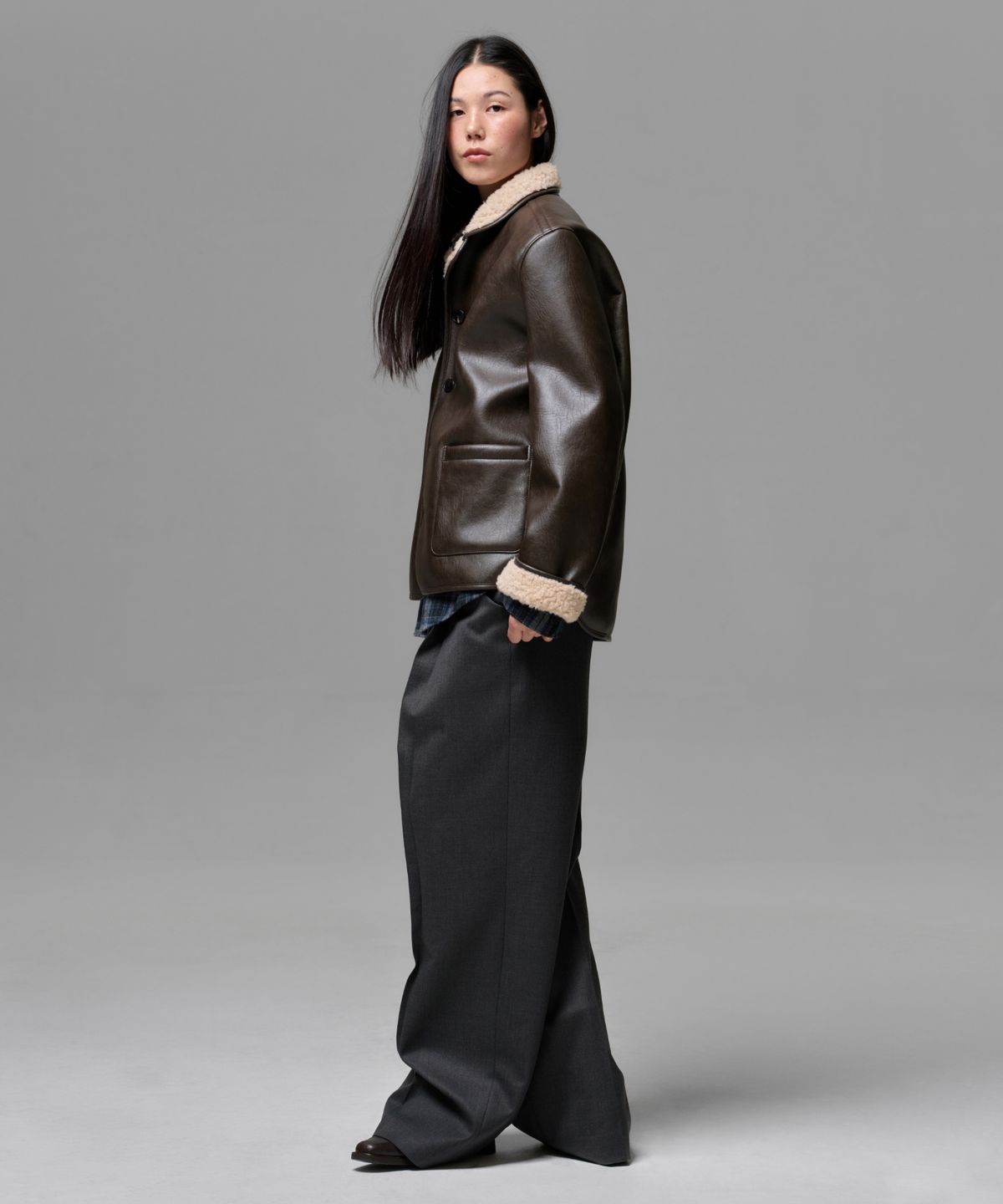 이알에이(ERA) WOMEN CLASSIC FAUX SHEARLING JACKET - BROWN