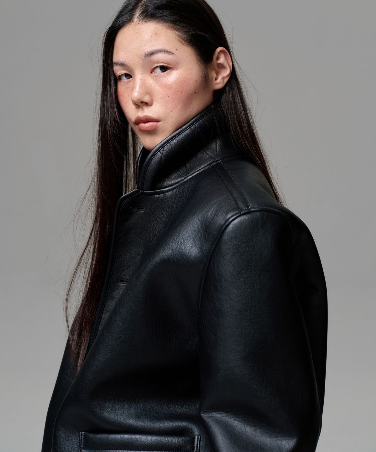 이알에이(ERA) WOMEN CLASSIC FAUX SHEARLING JACKET - BLACK