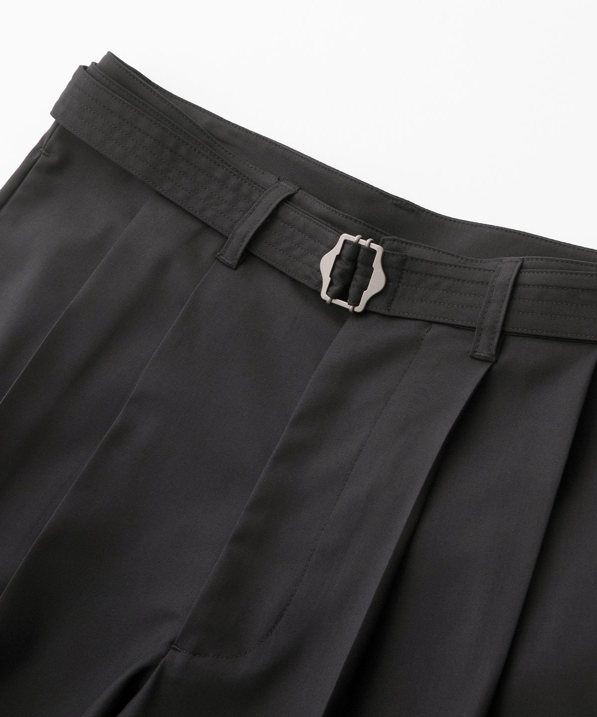 어나더 오피스(ANOTHER OFFICE) Hemingway Belted Shorts (Black)