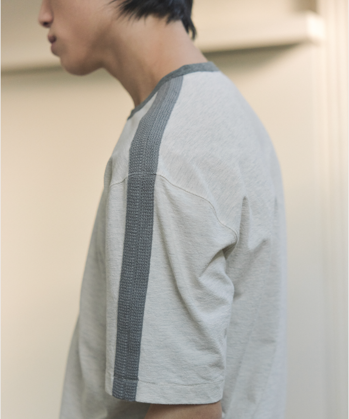 넌블랭크(NONBLANK) 미니멀 싸커 티셔츠_MELANGE IVORY