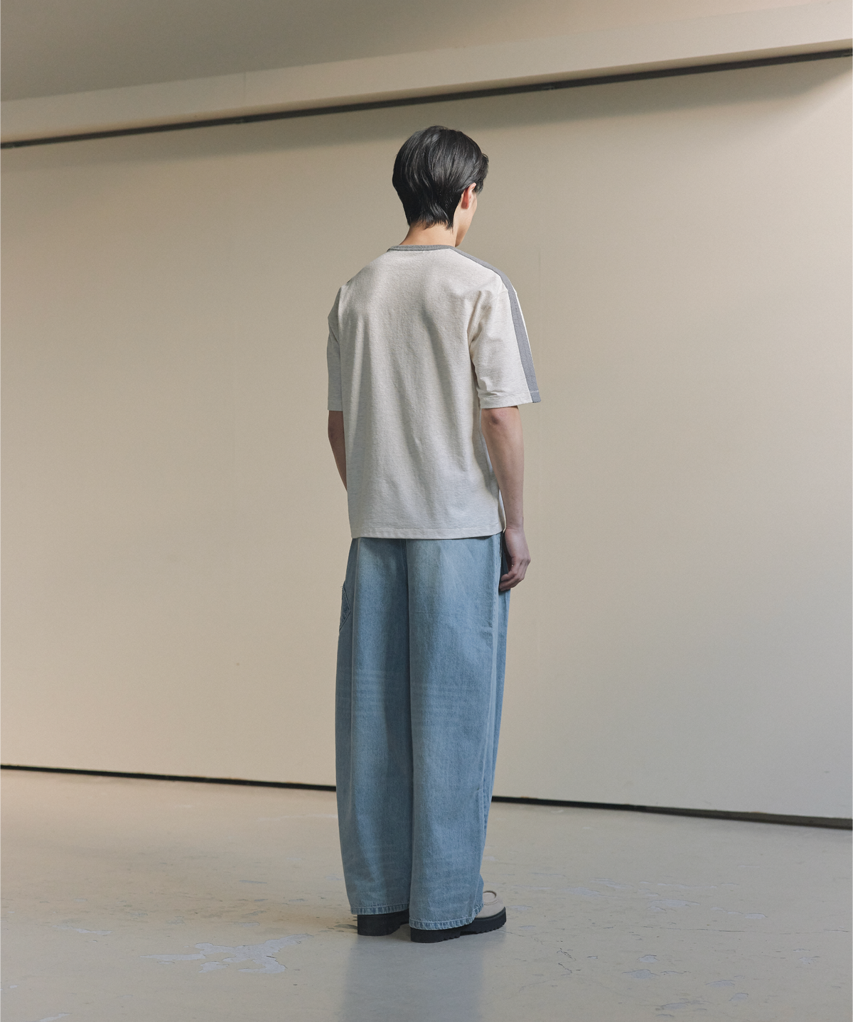 넌블랭크(NONBLANK) 미니멀 싸커 티셔츠_MELANGE IVORY