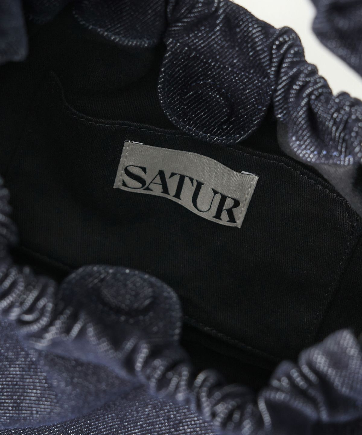 세터(SATUR) 스크런치 스몰 데님 숄더 백 인디고