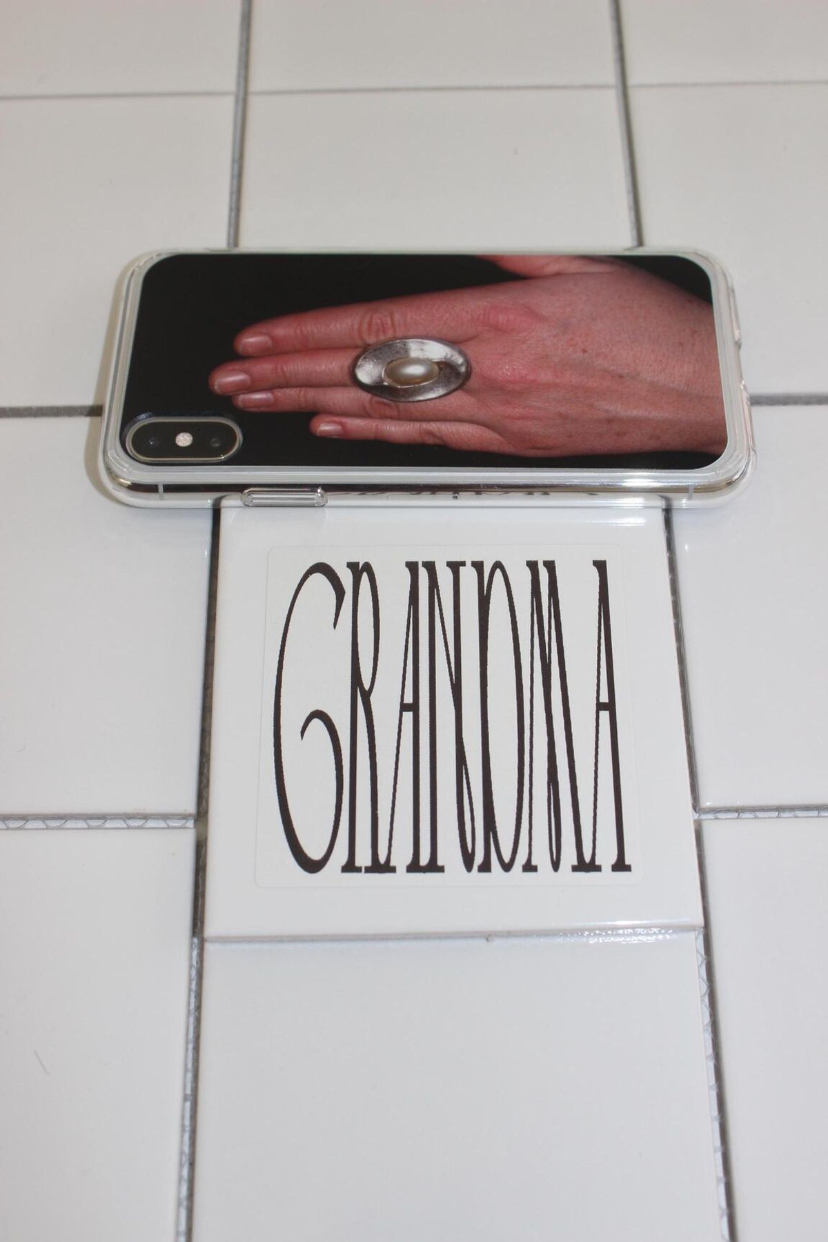 어텐즈(ATTENDS) GRANDMA Case