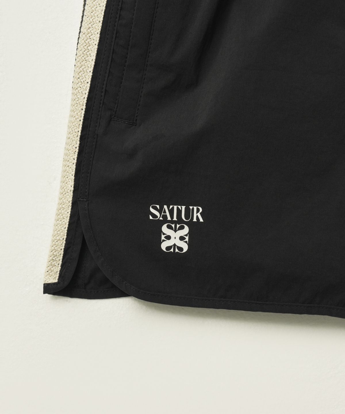 세터(SATUR) (W) 로턴 테크 쇼츠 블랙