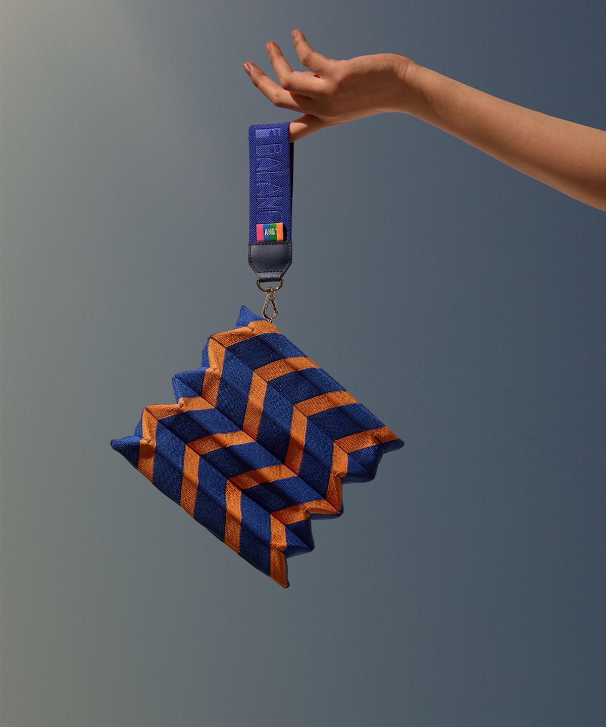 앤드 골프(AND GOLF) Handy Pleats Pouch Zigzag Blue