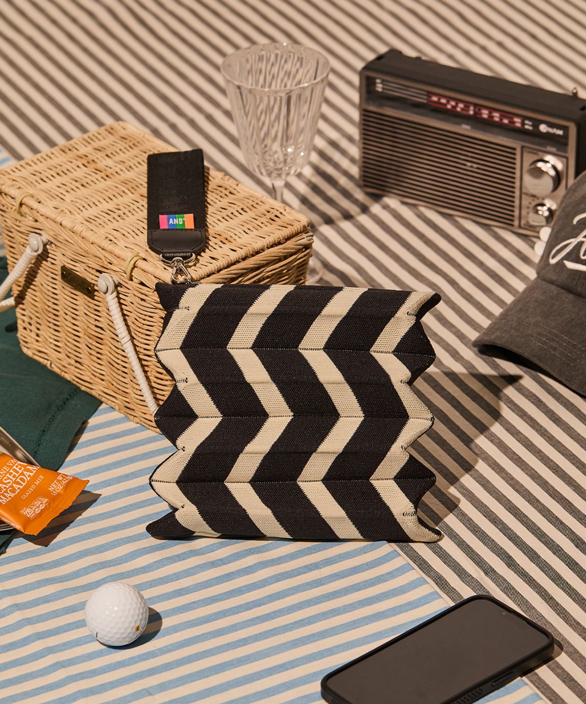 앤드 골프(AND GOLF) Handy Pleats Pouch Zigzag Black - 사이즈 & 후기 | 무신사