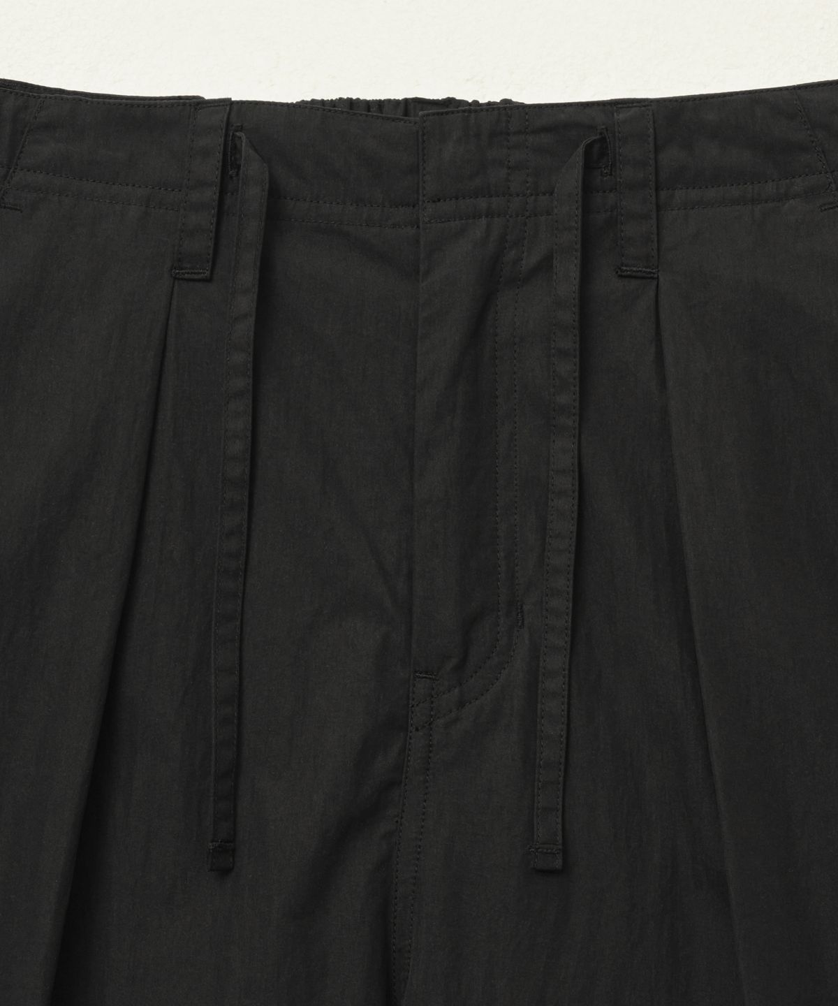 세터(SATUR) 커브드 파라슈트 팬츠 블랙