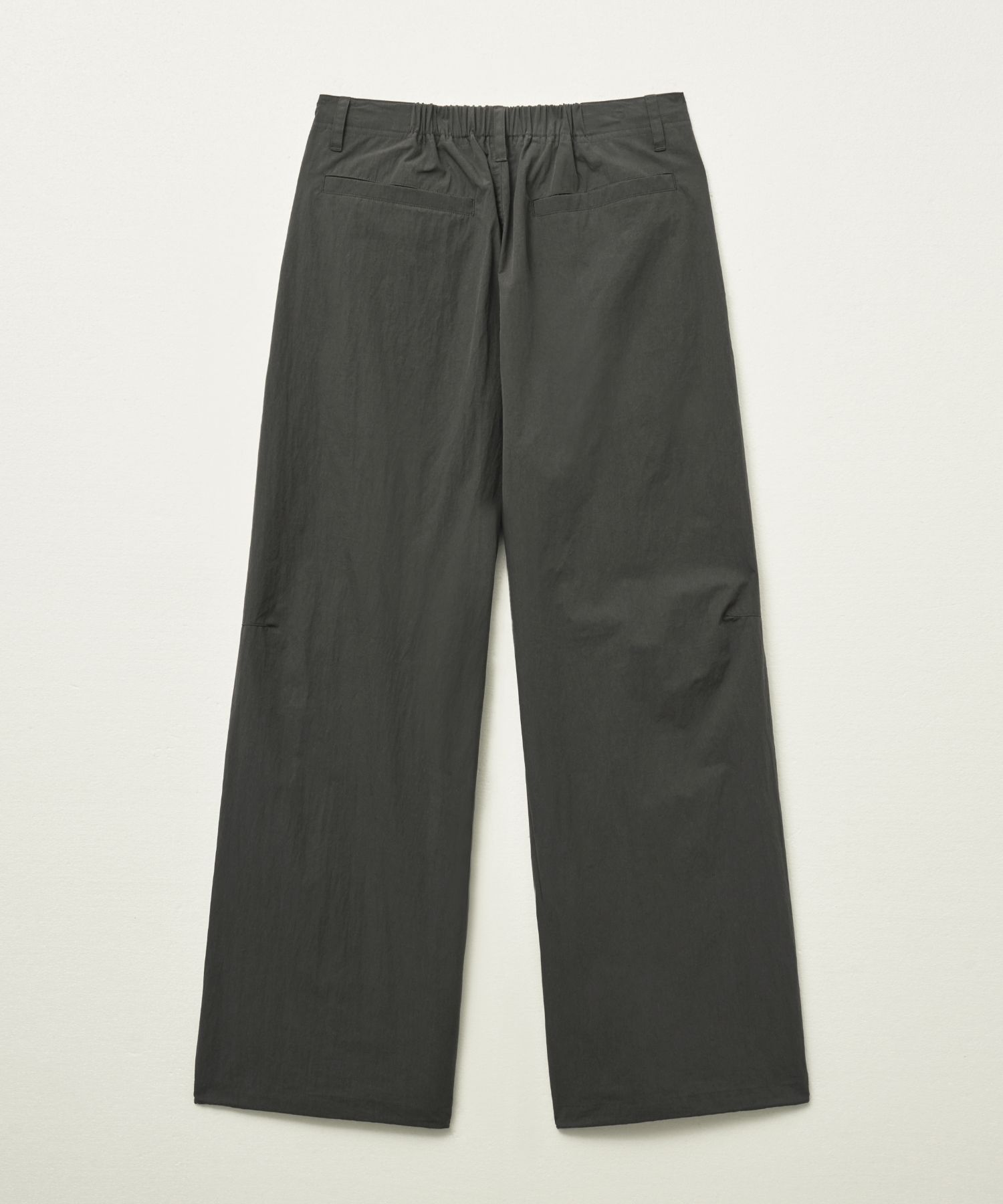 MUSINSA公式 | SATUR Curved parachute pants charcoal