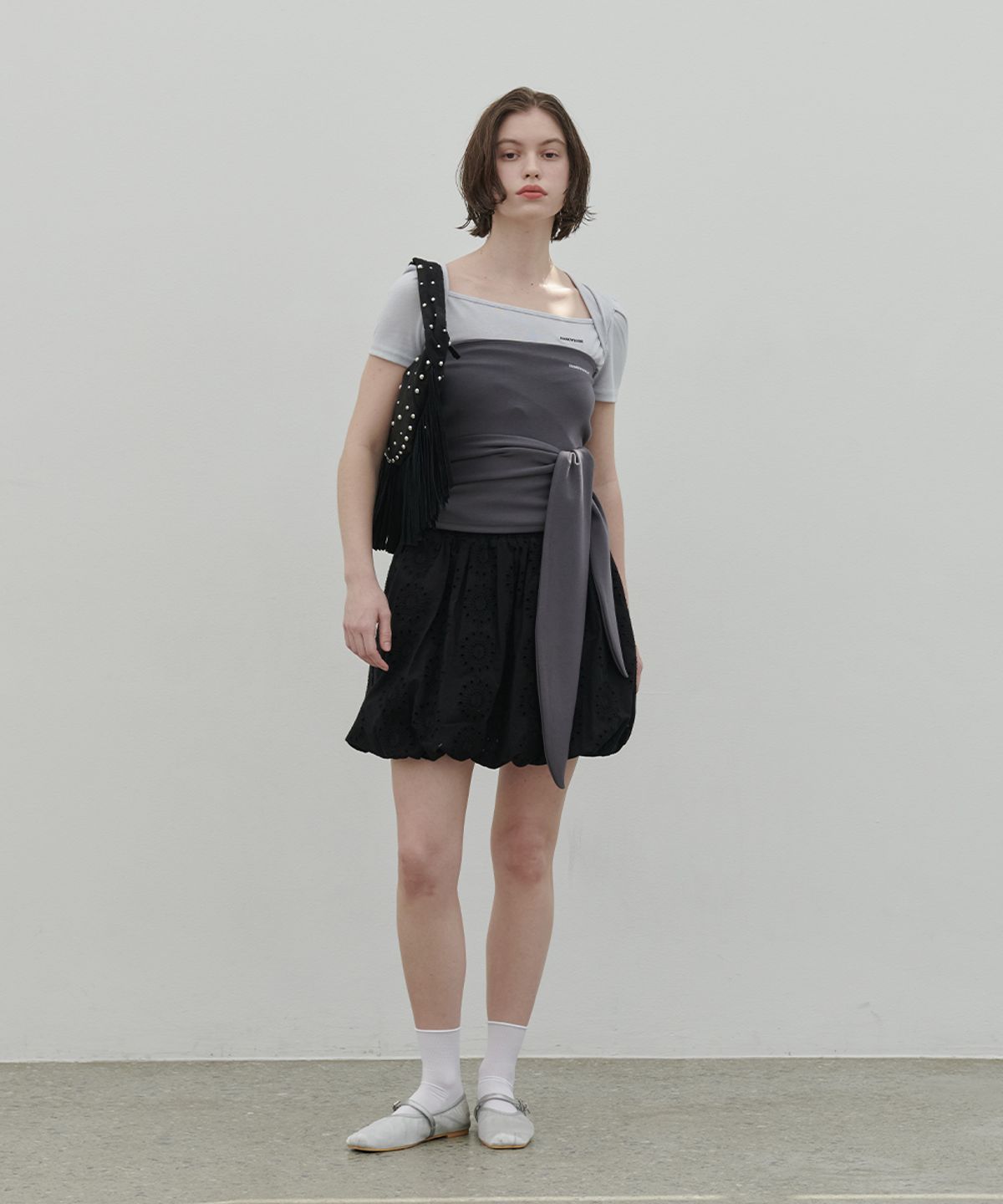 320쇼룸(320SHOWROOM) Bloomie Two-Way Punching Skirt Black