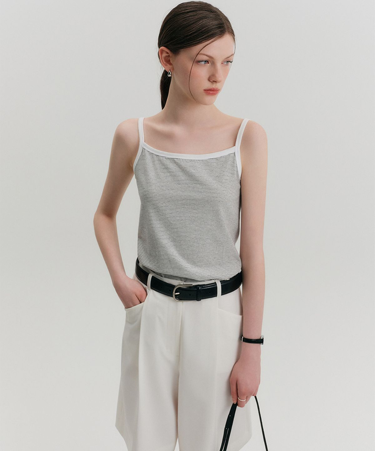 룩캐스트(LOOKAST) 알리사 스트라이프 슬리브리스 탑 / ALYSSA STRIPE SLEEVELESS TOP_2colors
