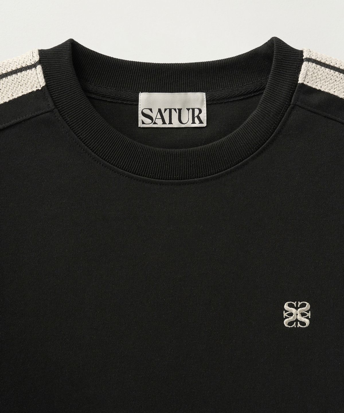 세터(SATUR) (W) 로턴 크롭 하프 스웨트셔츠 블랙