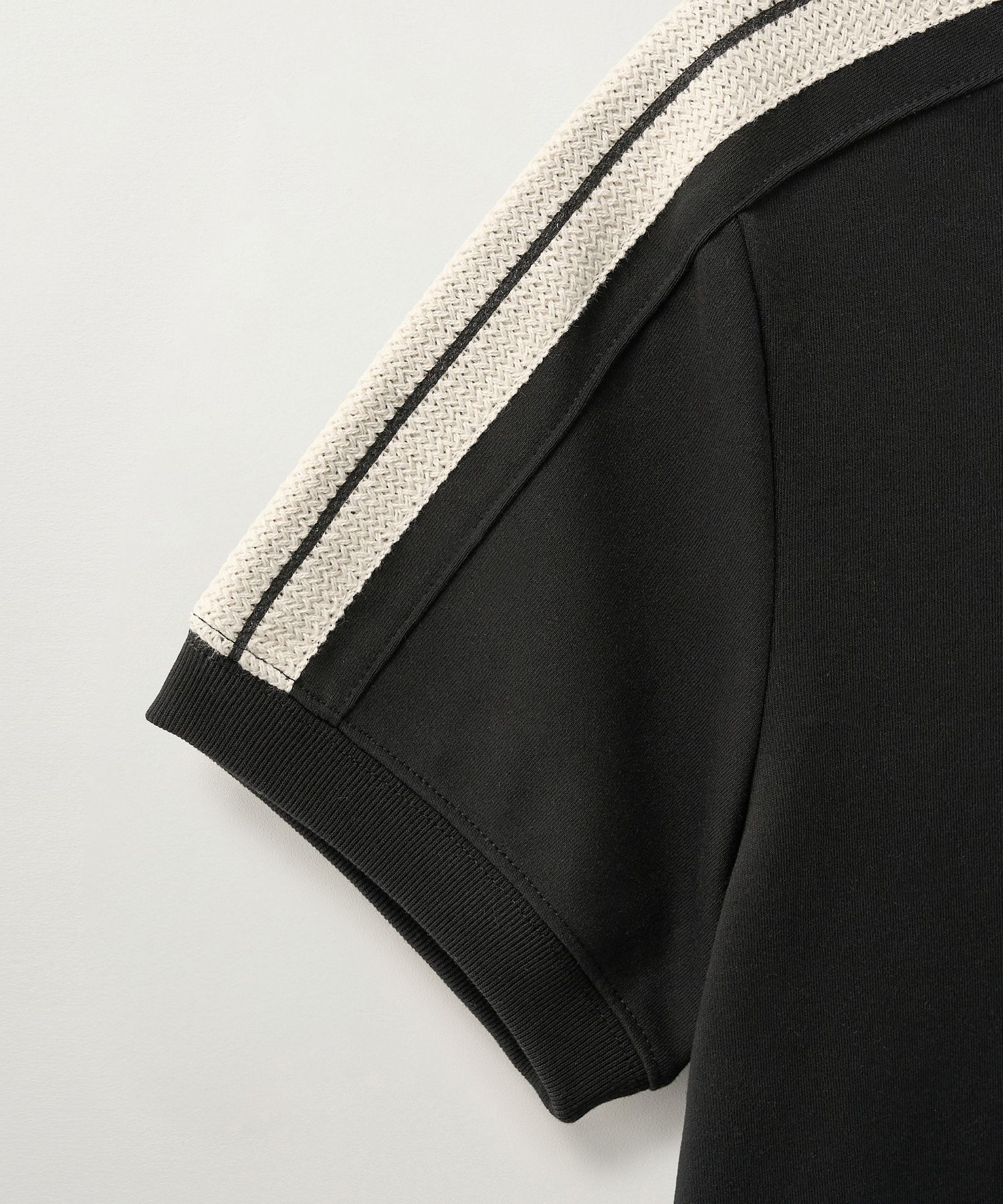 MUSINSA | SATUR (W) Lawton Crop Half Sweatshirt Black