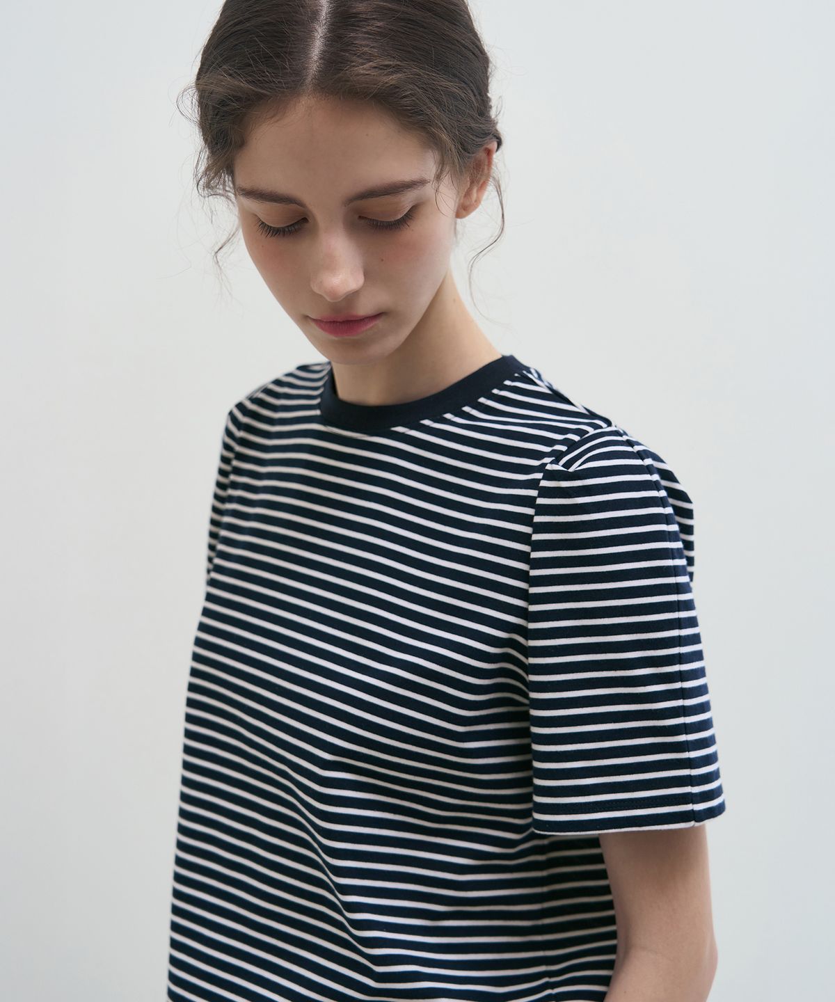 드로우핏 우먼(DRAWFIT WOMEN) 스트라이프 퍼프 반팔 티셔츠 [NAVY]