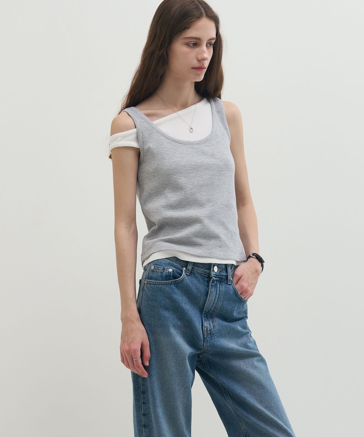 드로우핏 우먼(DRAWFIT WOMEN) 백 오픈 보트넥 슬리브리스 탑 [IVORY]