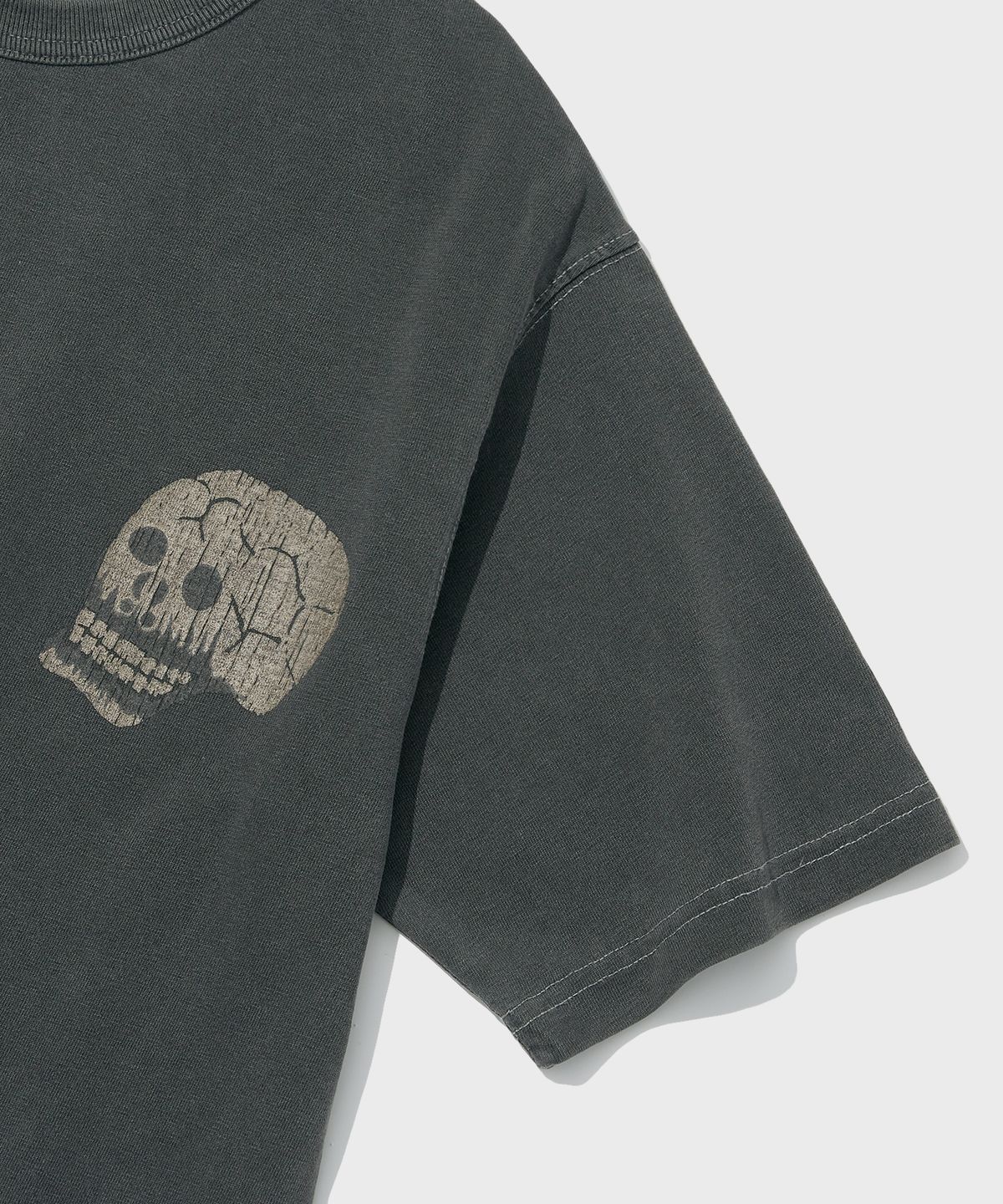 아웃스탠딩(OUTSTANDING) MIL SERIES TEE(SKULL&SNAKE)_PIGMENT CHARCOAL