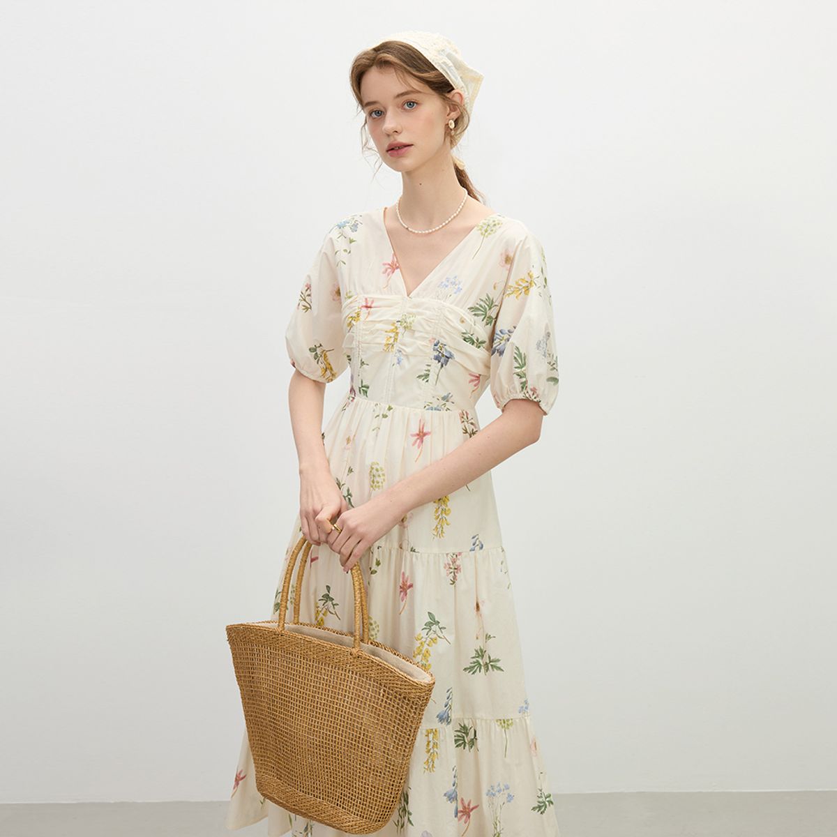 웬스데이딜라잇(WEDNESDAY DELIGHT) WD_Flower garden v-neck dress