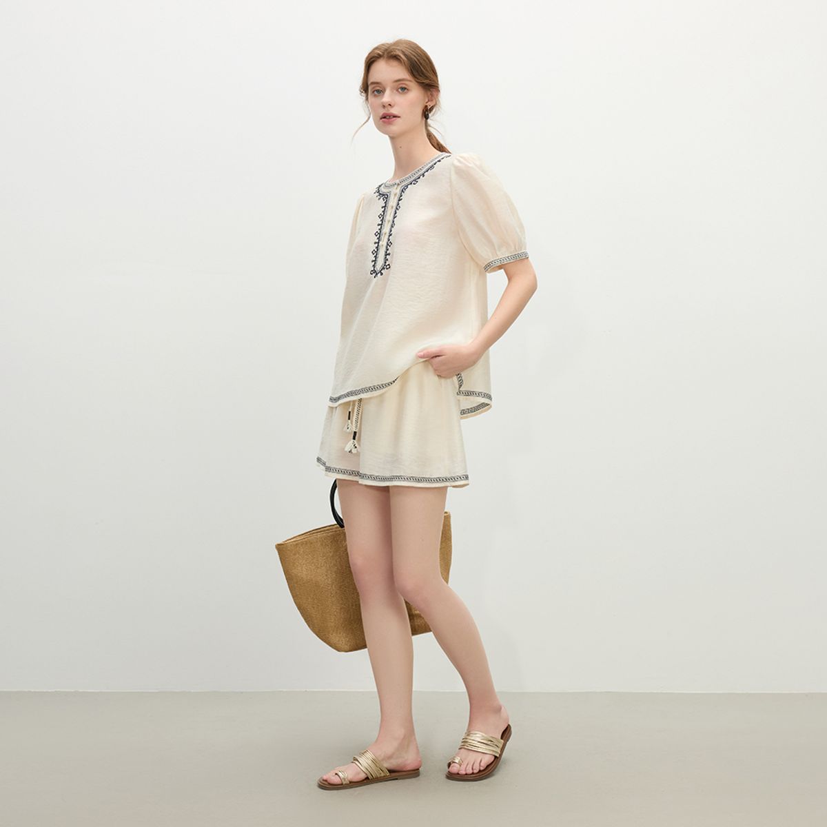 웬스데이딜라잇(WEDNESDAY DELIGHT) WD_Bohemian embroidered shirt