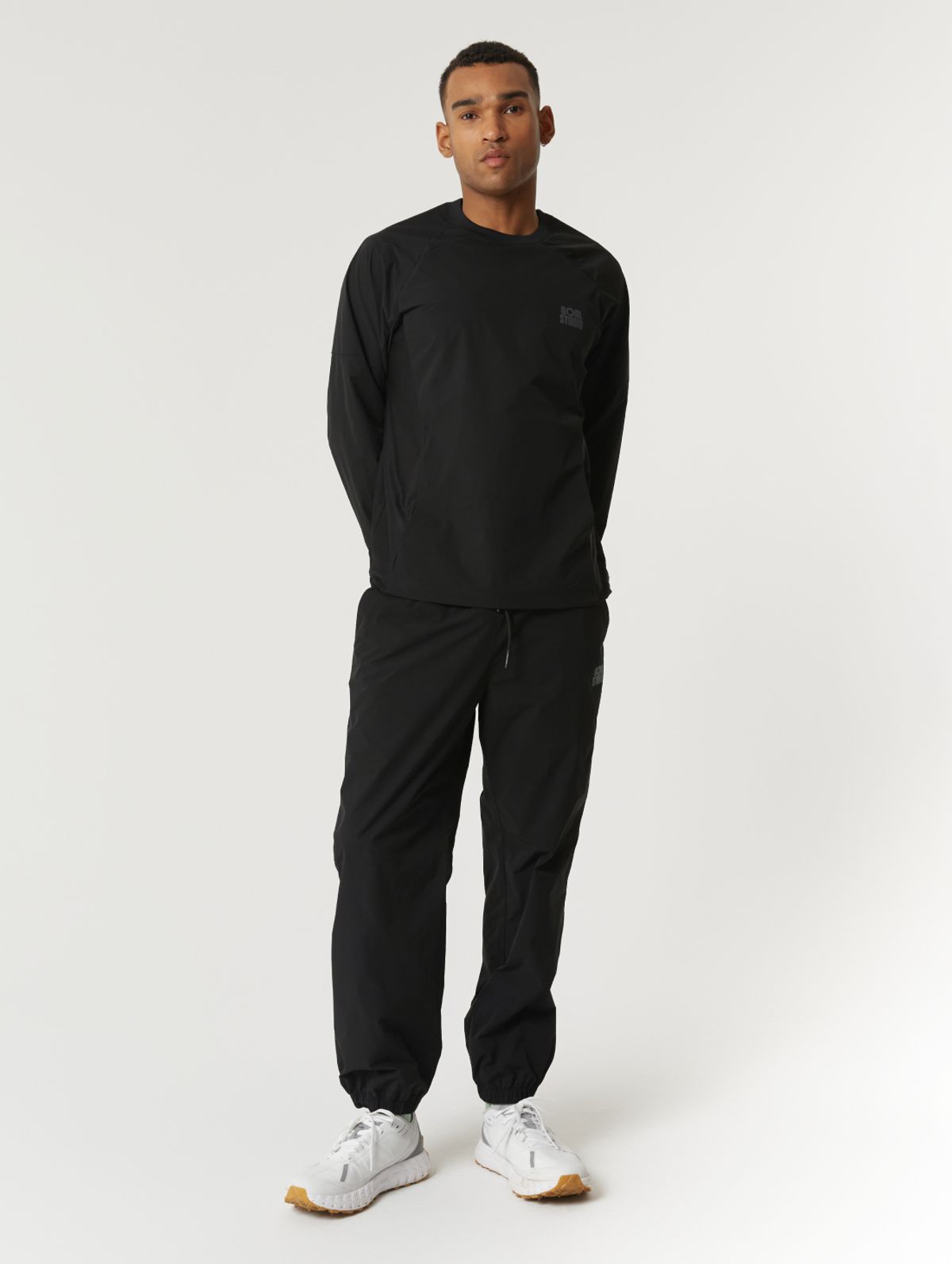 골스튜디오(GOALSTUDIO) LIGHTWEIGHT AIR THROUGH WIND PULLOVER-BLACK