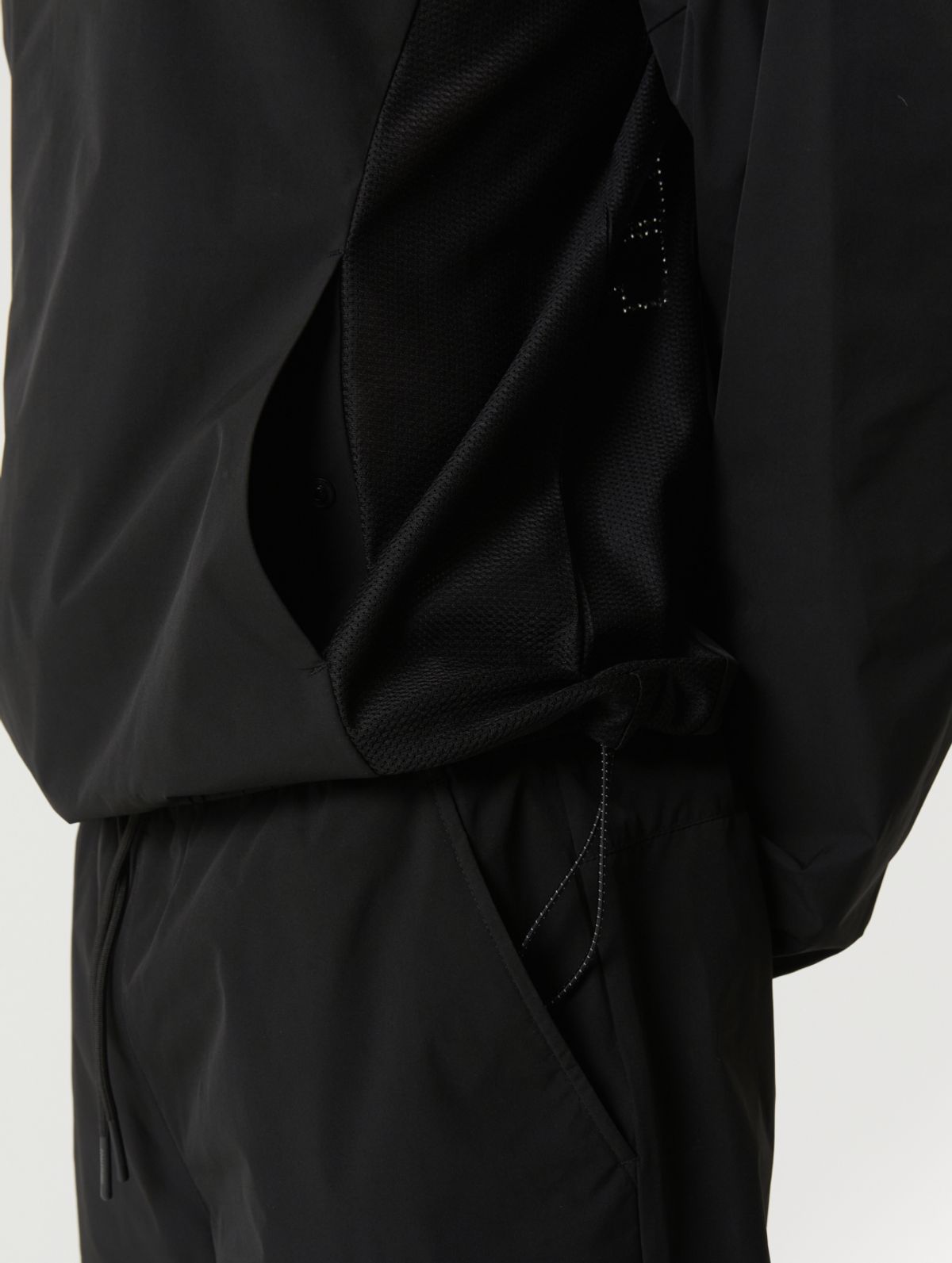 골스튜디오(GOALSTUDIO) LIGHTWEIGHT AIR THROUGH WIND PULLOVER-BLACK