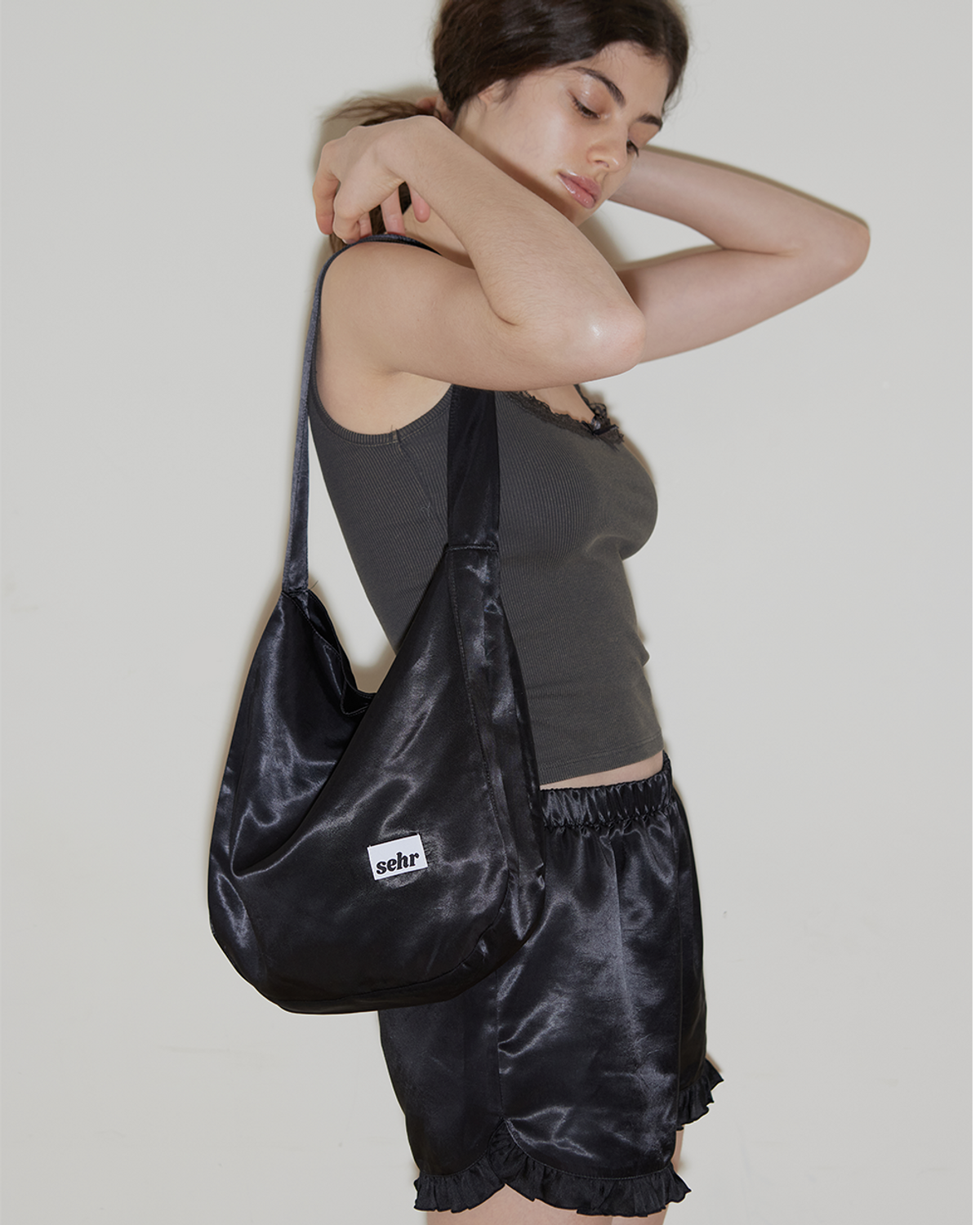 세르(SEHR) Satin Shoulder Bag (Black)
