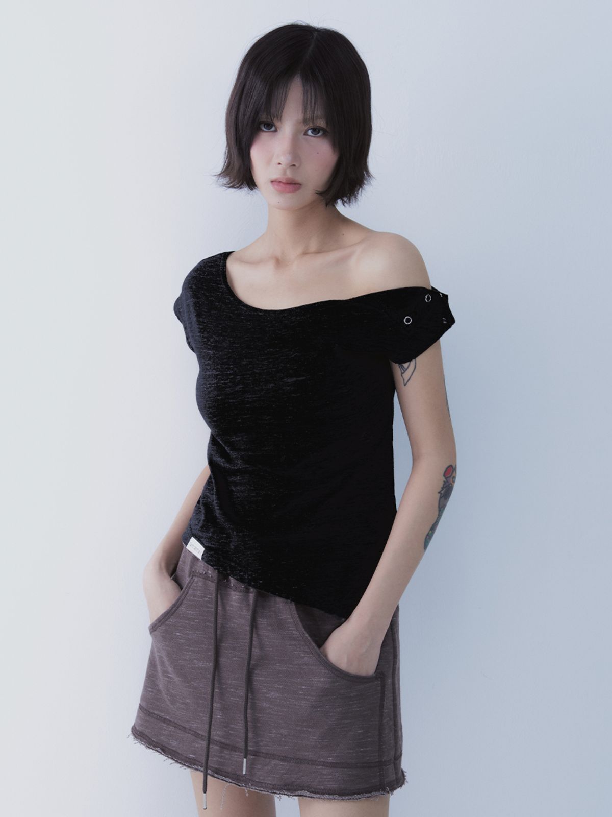 쎄쎄쎄(SETSETSET) UNBALANCE SNAP T-SHIRT BLACK