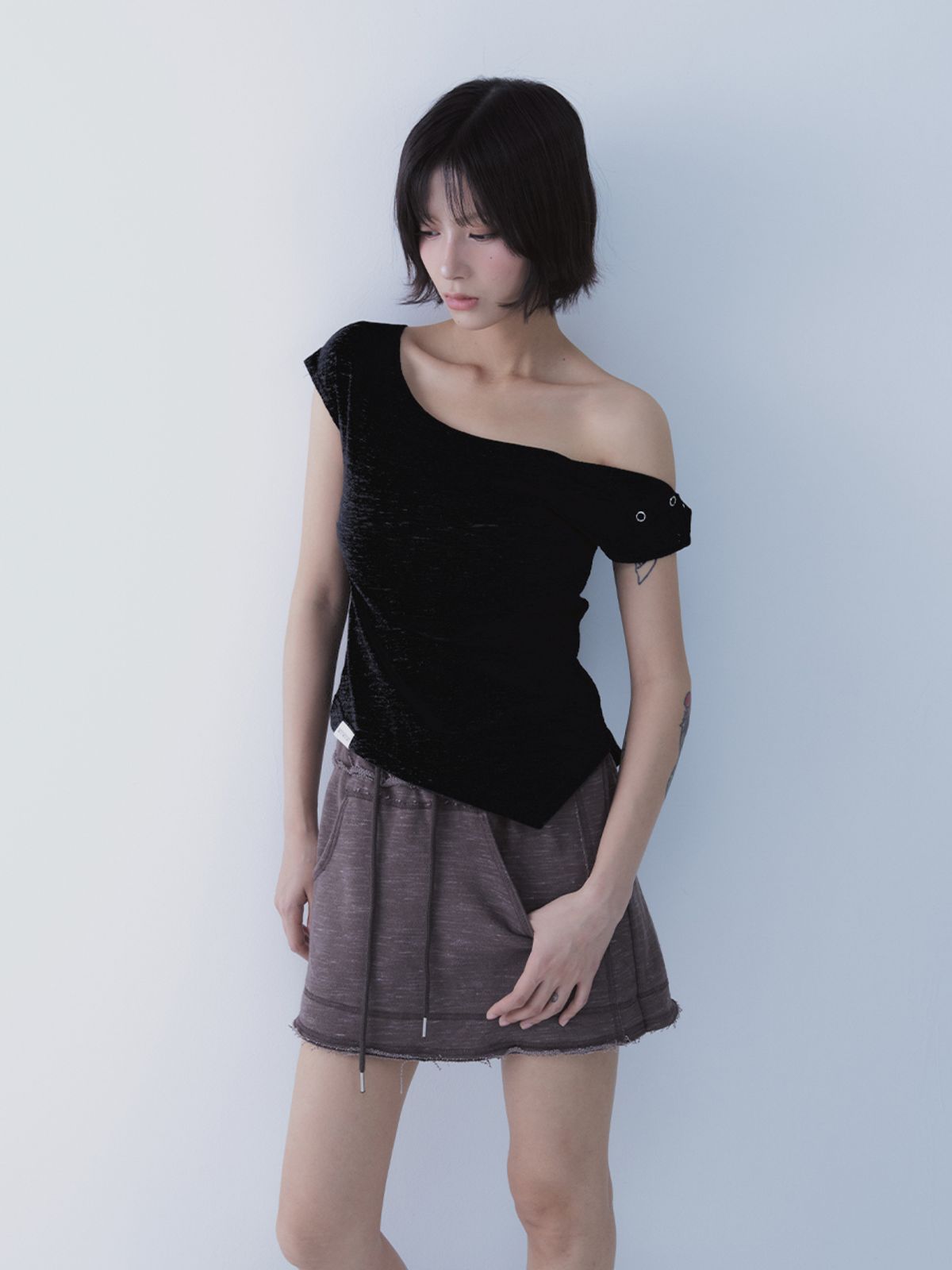 쎄쎄쎄(SETSETSET) UNBALANCE SNAP T-SHIRT BLACK