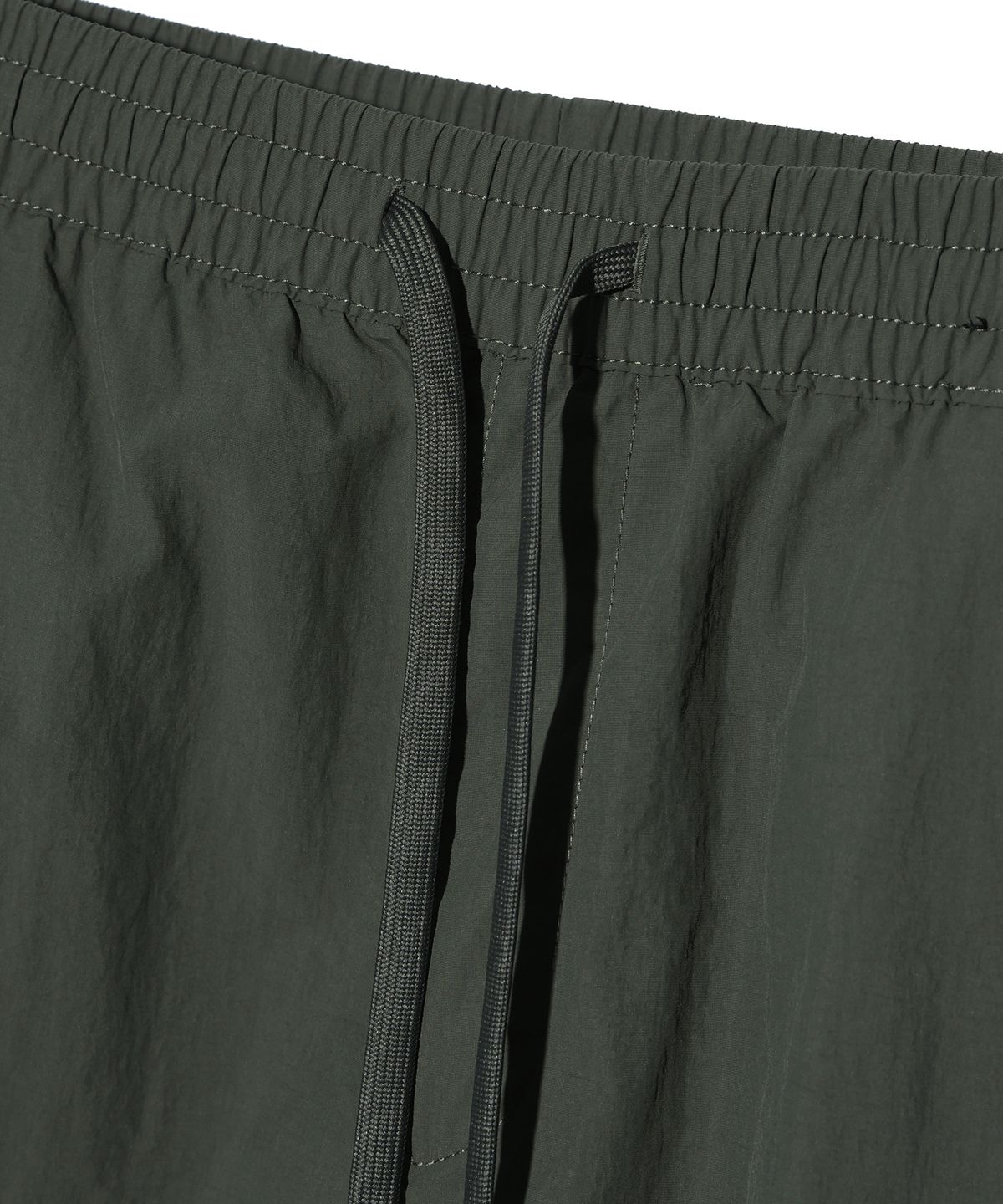 레이피커스(RAYFIKERS) 나일론 와이드 카고 파라슈트 팬츠 CHARCOAL (MP2PU369-075)