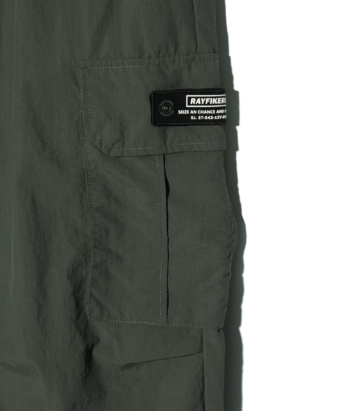 레이피커스(RAYFIKERS) 나일론 와이드 카고 파라슈트 팬츠 CHARCOAL (MP2PU369-075)
