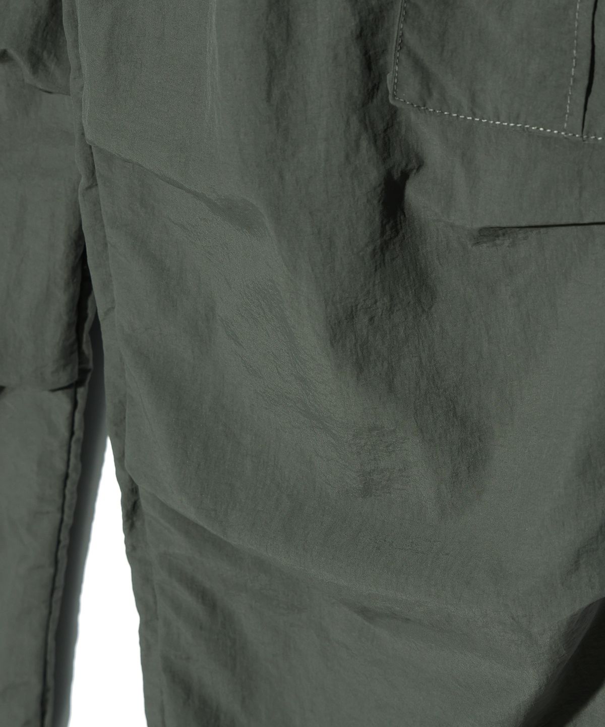 레이피커스(RAYFIKERS) 나일론 와이드 카고 파라슈트 팬츠 CHARCOAL (MP2PU369-075)