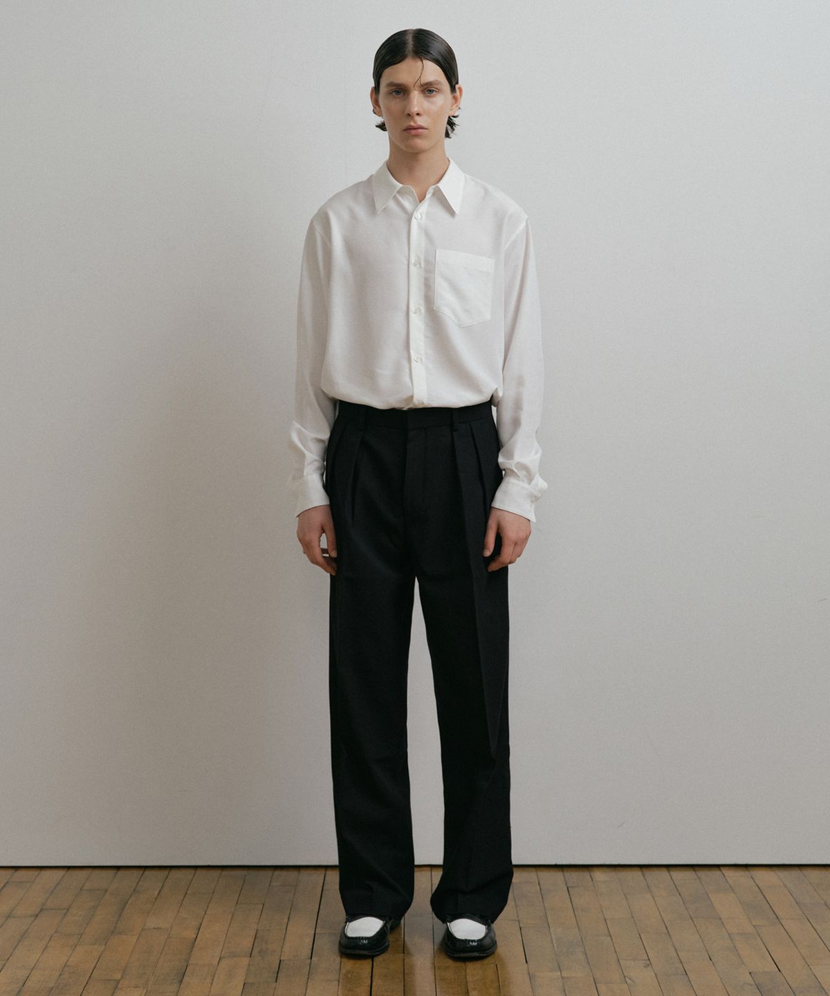더스티화이트(DUSTYWHITE) BLACK TAILORED TROUSERS
