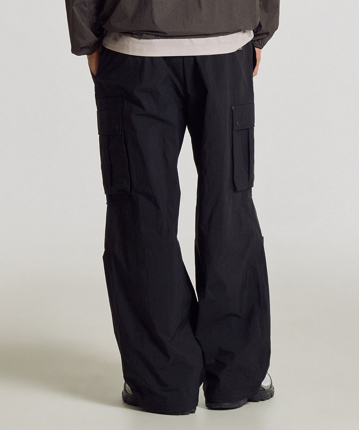 뉴발란스(NEW BALANCE) NBNTG21513 / UNI FROZEN 코튼라이크 카고 와이드 팬츠 (BLACK)
