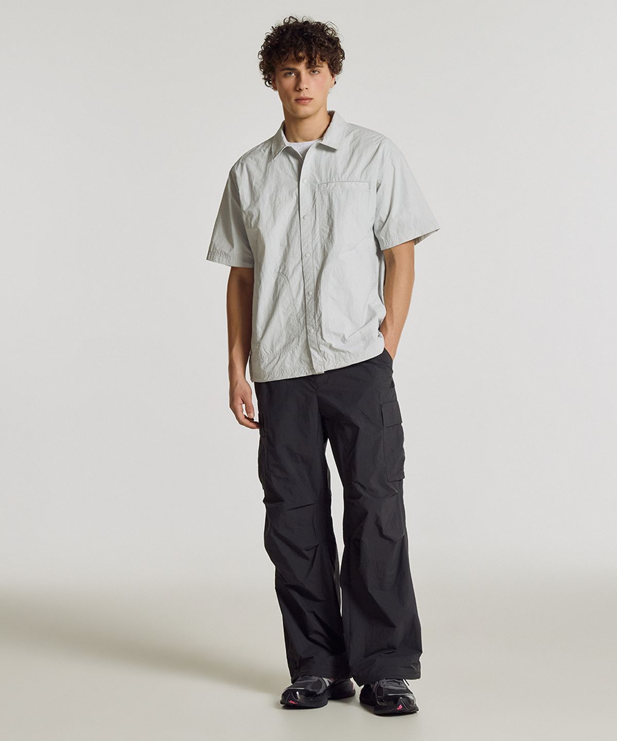 뉴발란스(NEW BALANCE) NBNTG31513 / UNI FROZEN 코튼라이크 카고 와이드 팬츠 (CHARCOAL)