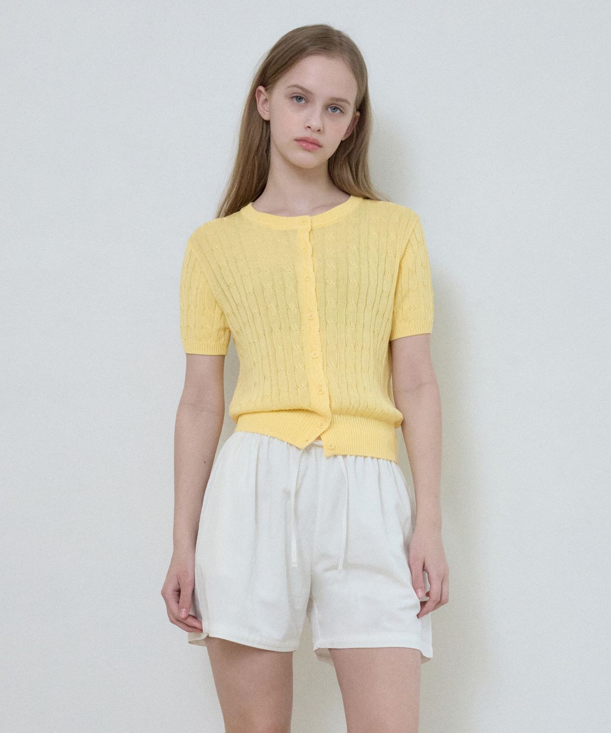 웬즈데이오아시스 포 우먼(WEDNESDAYOASISFORWOMEN) 워셔블 클로에 하프 가디건_LIGHT YELLOW(WC25-KN23)